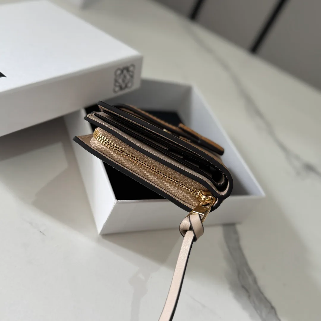 Клатчи Женские Loewe 17502820