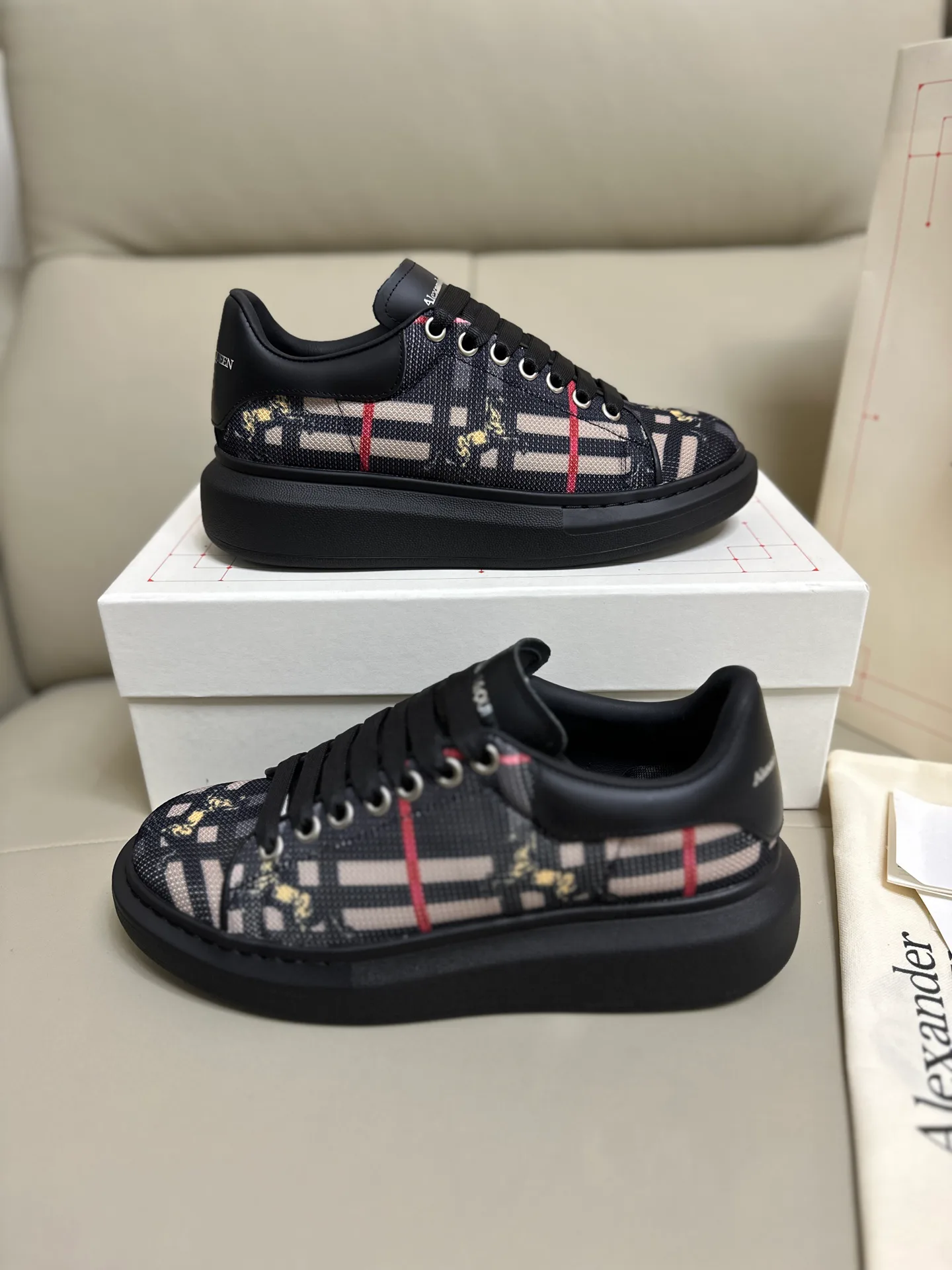 Кроссовки Женские Alexander Mcqueen 18616717