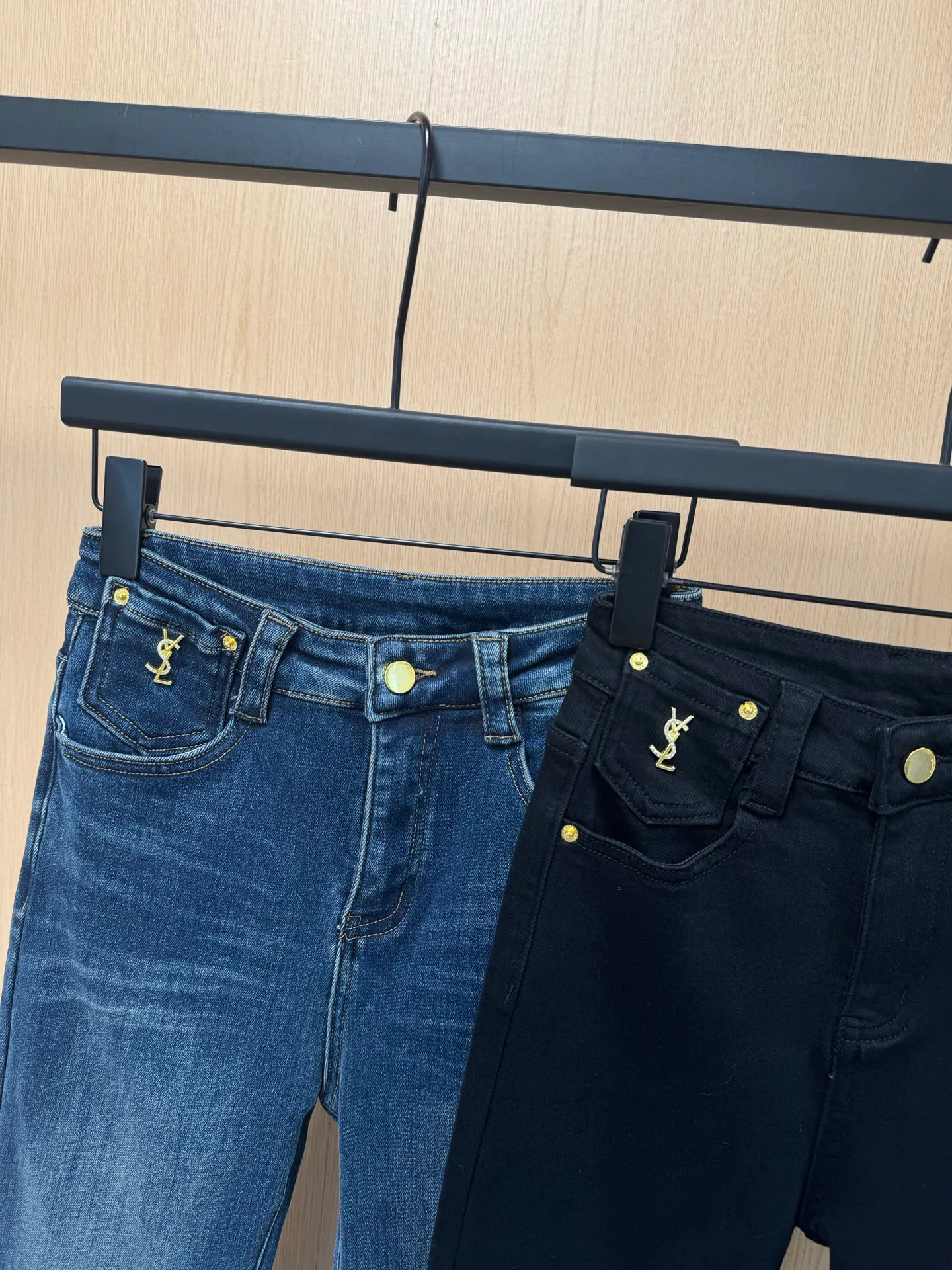 Джинсы Женские Saint Laurent 19588885