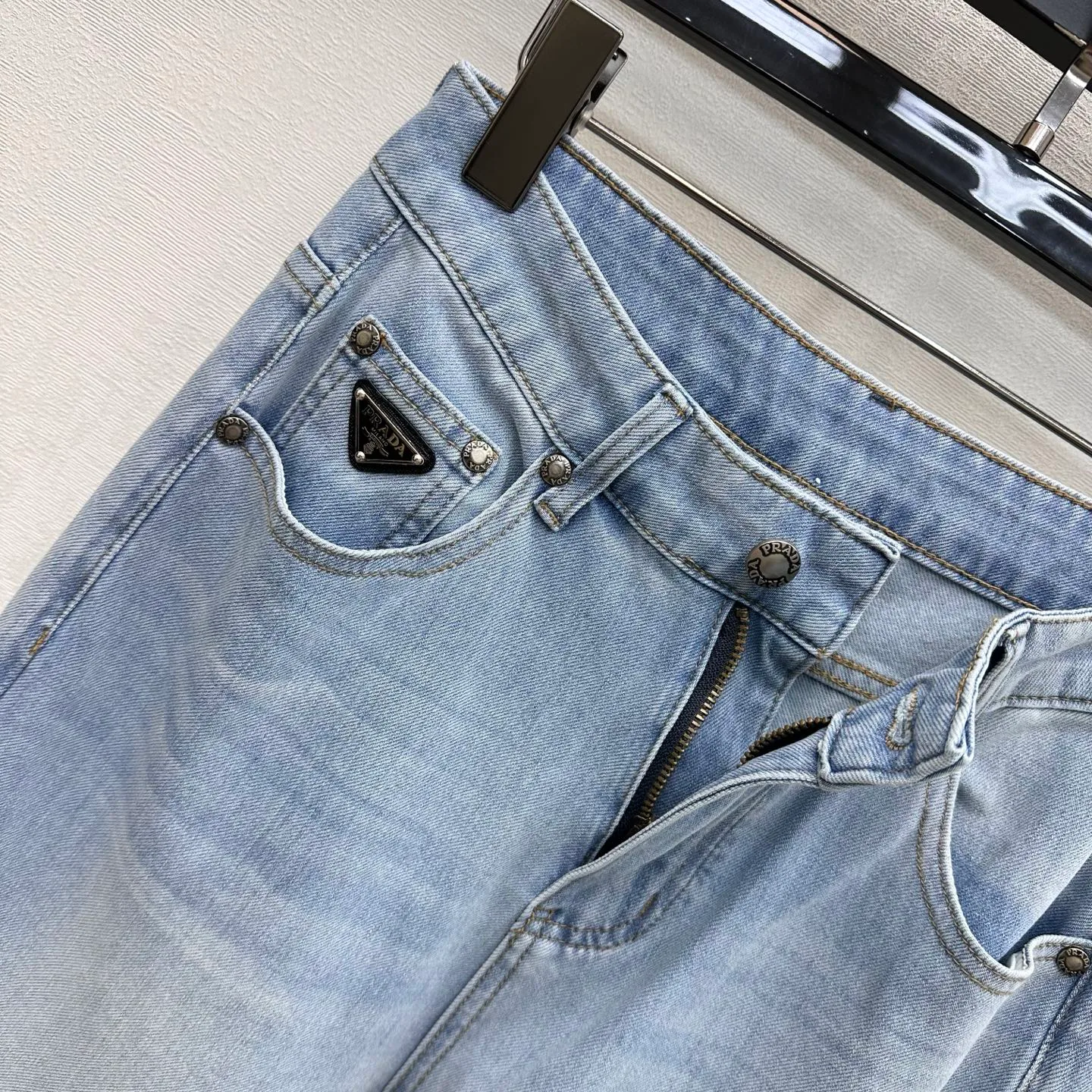 Джинсы Женские Prada 13587536