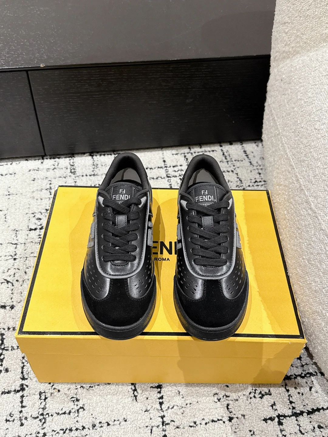 Кроссовки Женские Fendi 30523