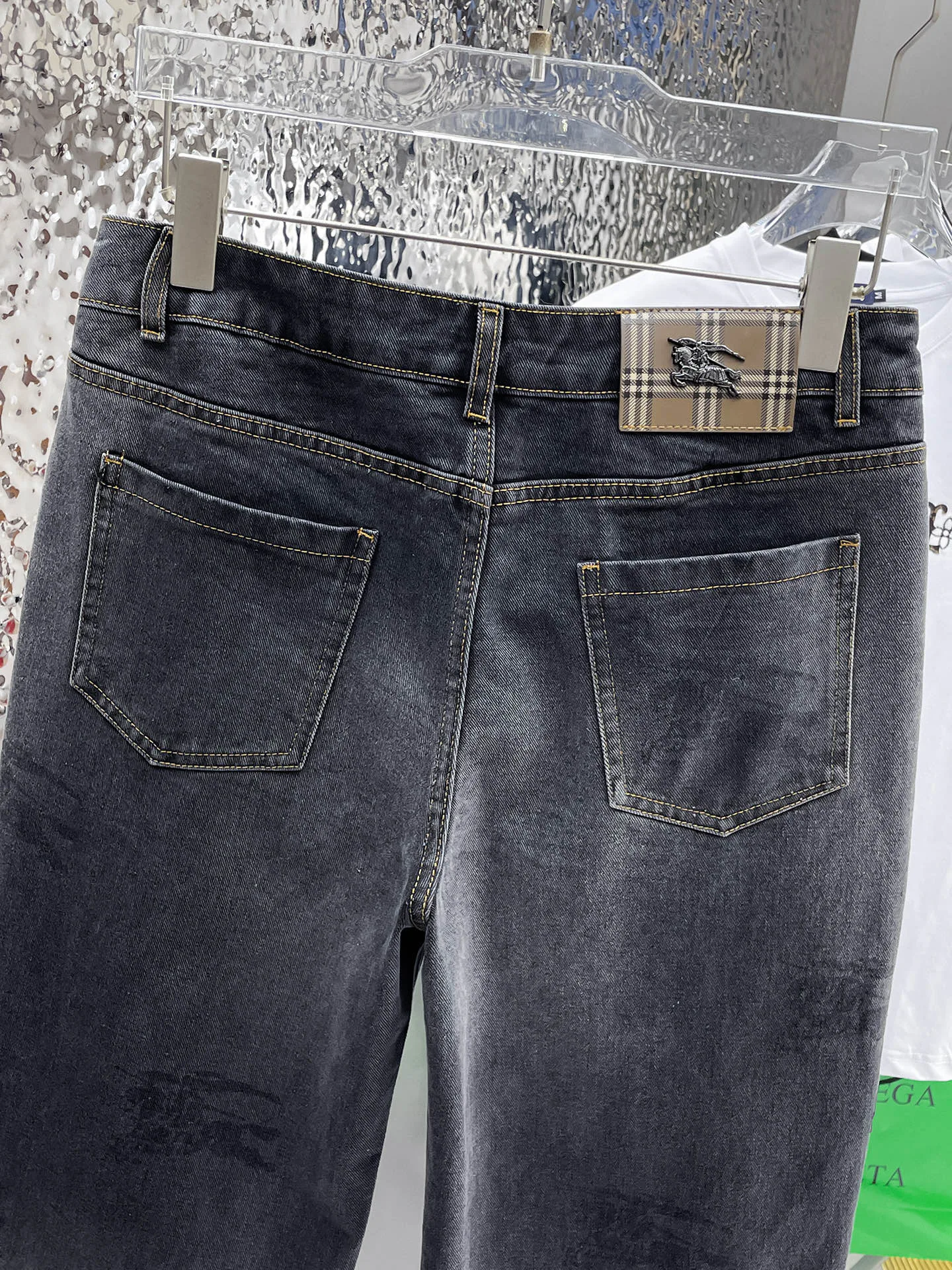 Джинсы Мужские Burberry 18596820