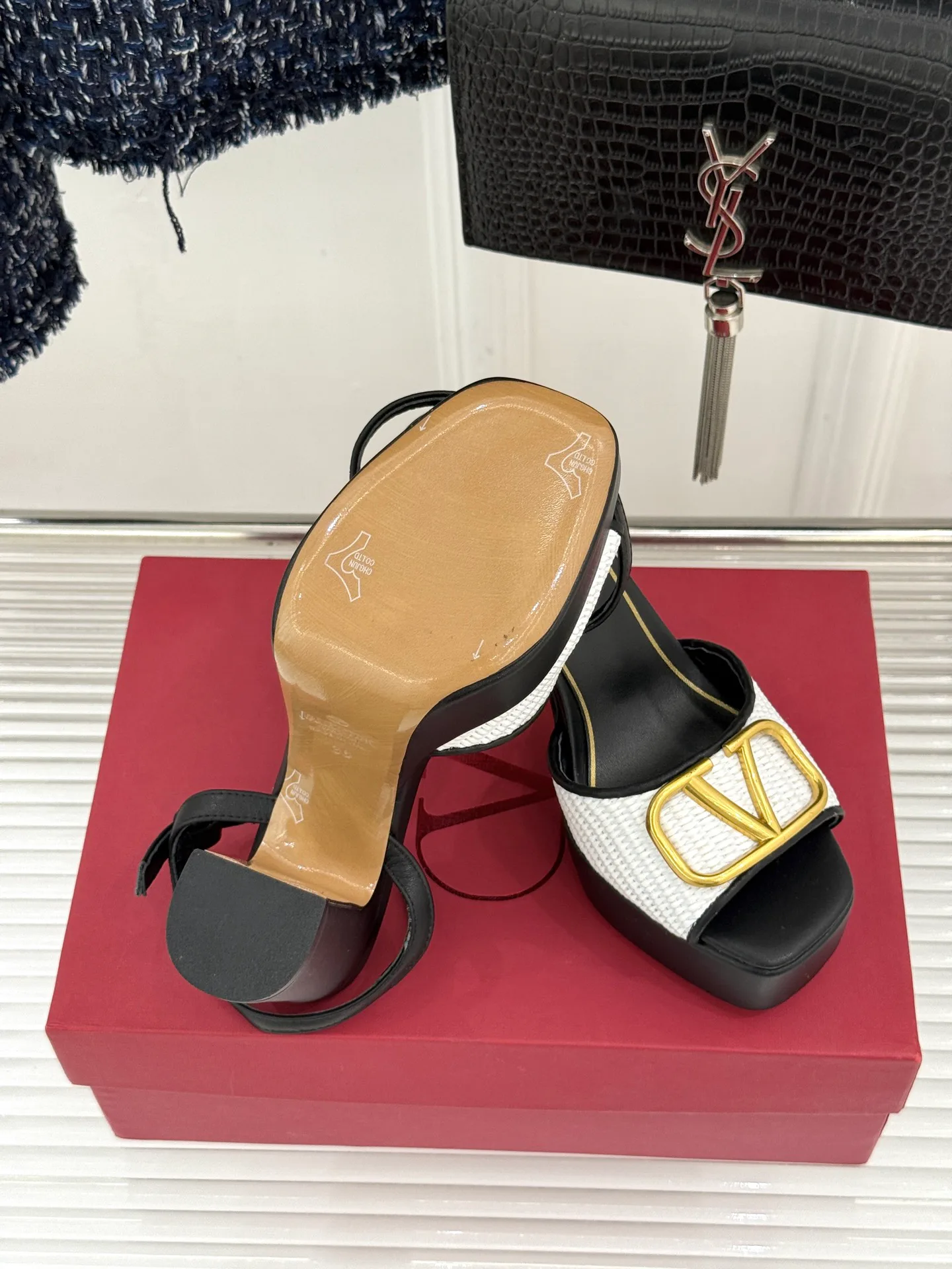 Босоножки Женские Valentino 11894226