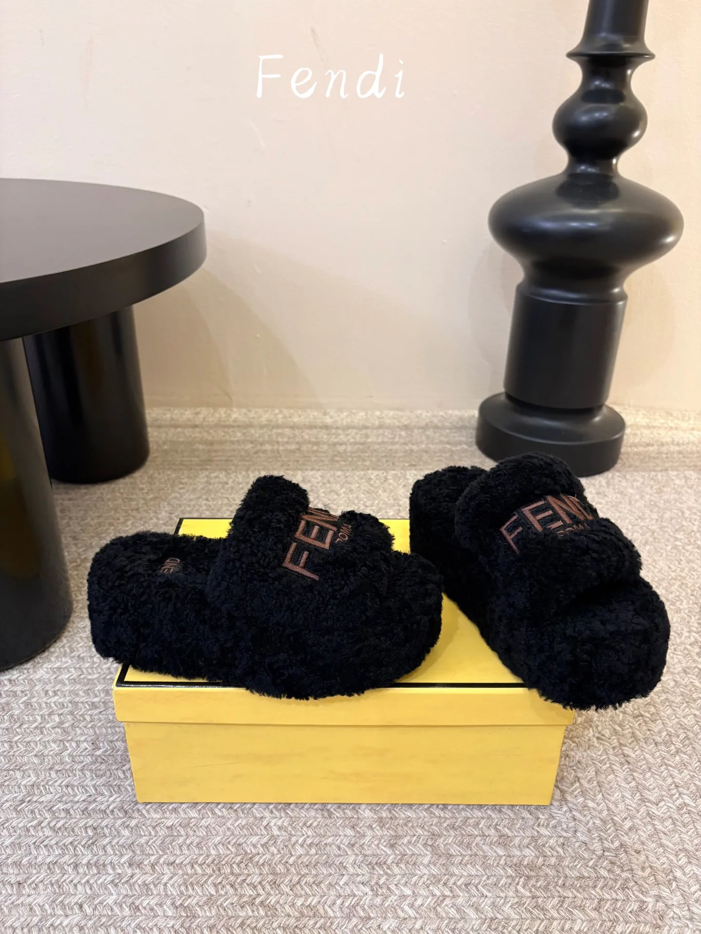 Тапочки Женские Fendi 18132911