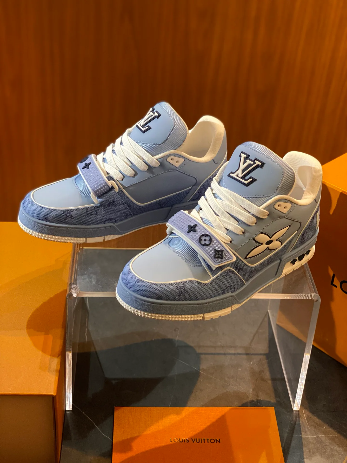 Кроссовки Женские Louis Vuitton 1276800