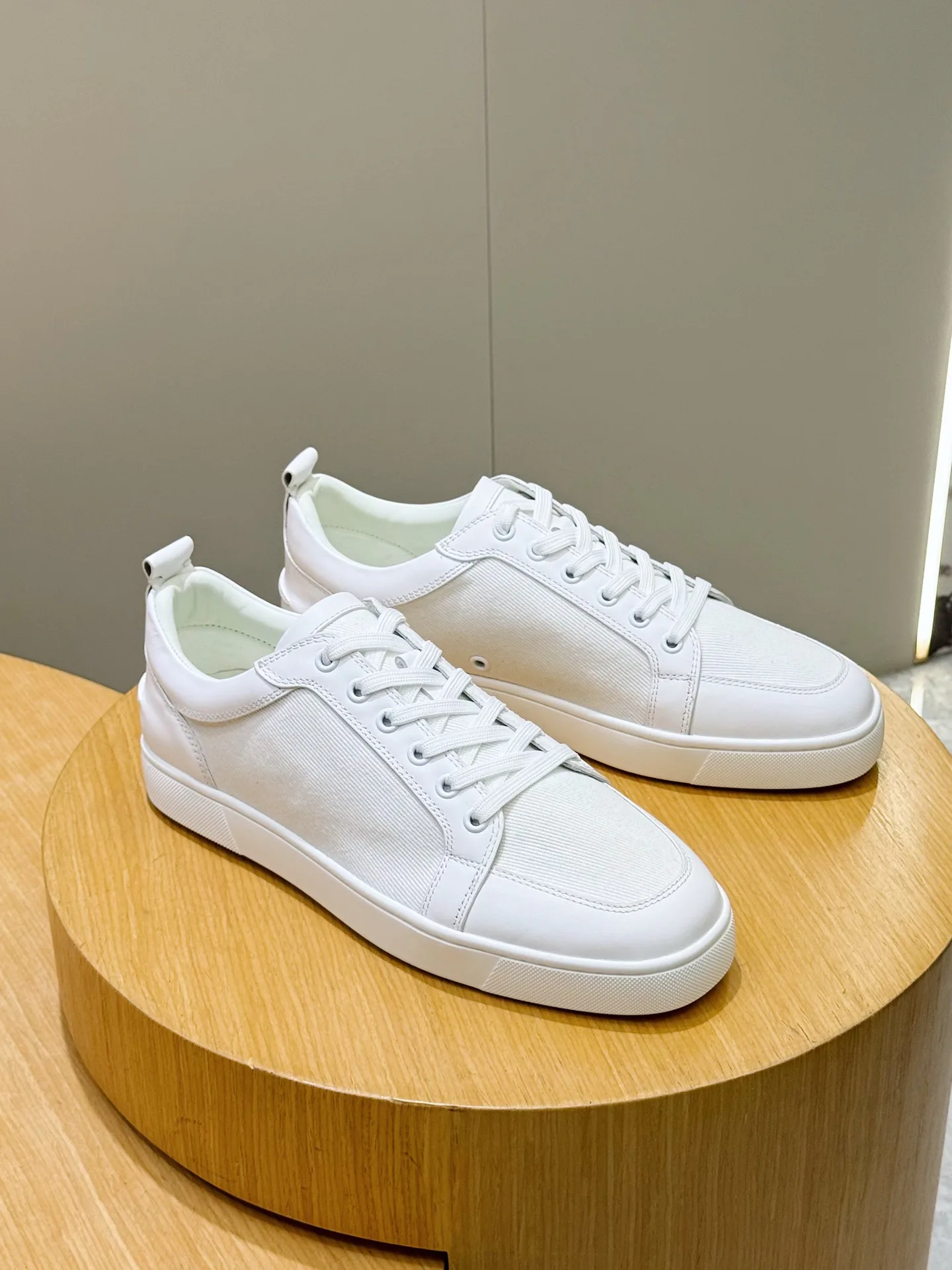 Кроссовки Мужские Christian Louboutin 19000091