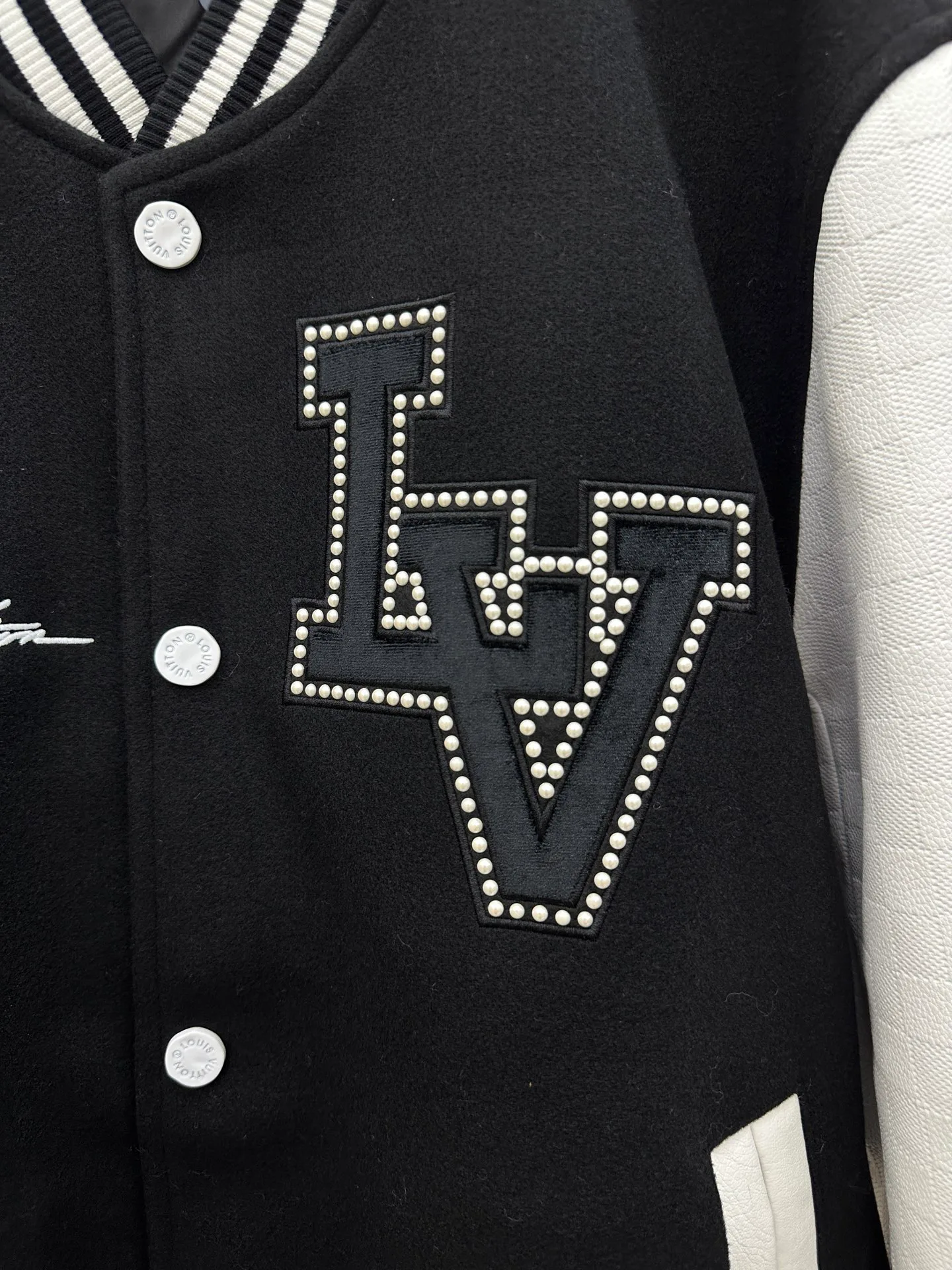 Куртки И Пуховики Женские Louis Vuitton 212534