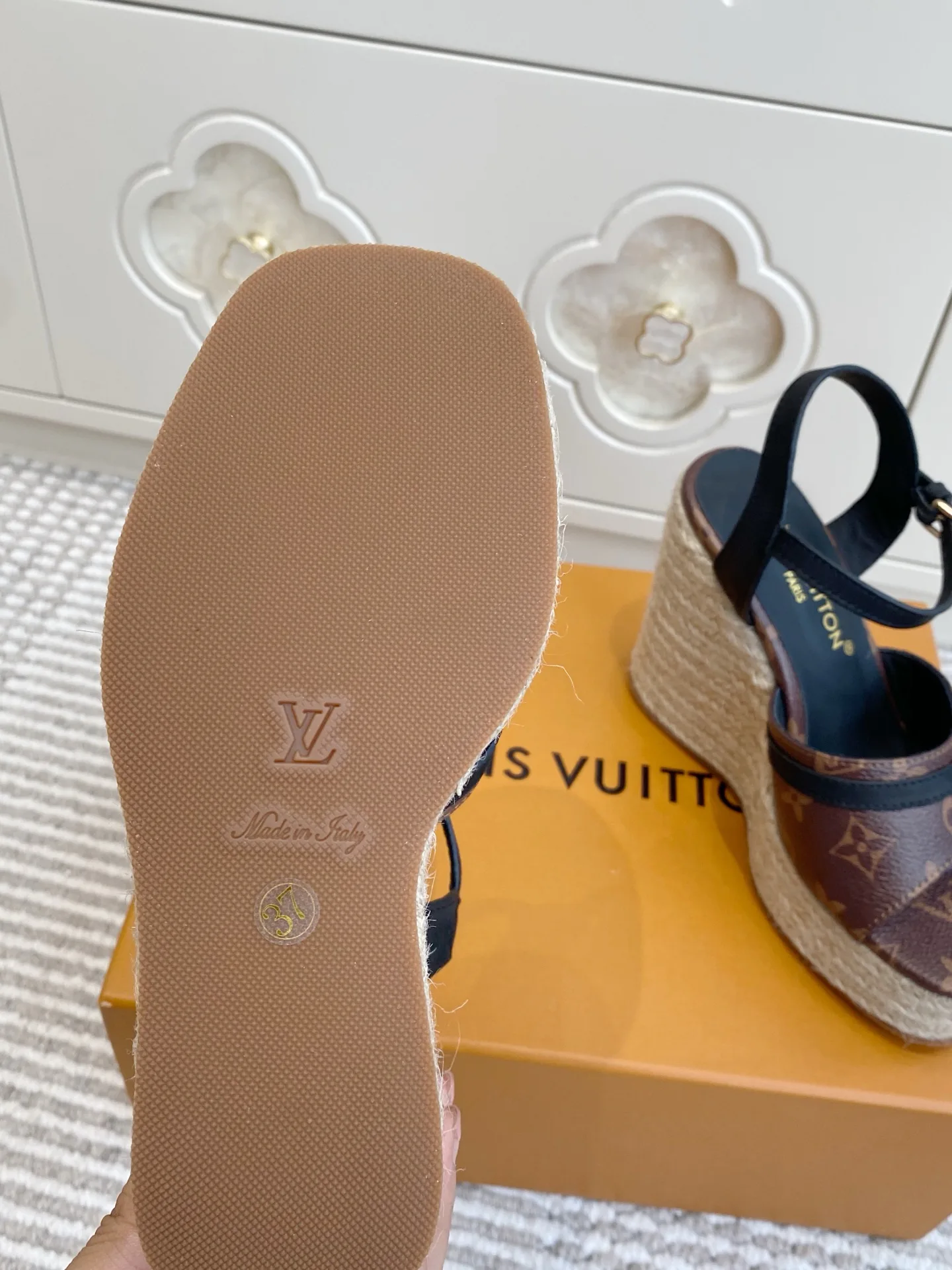 Босоножки Женские Louis Vuitton 12779849