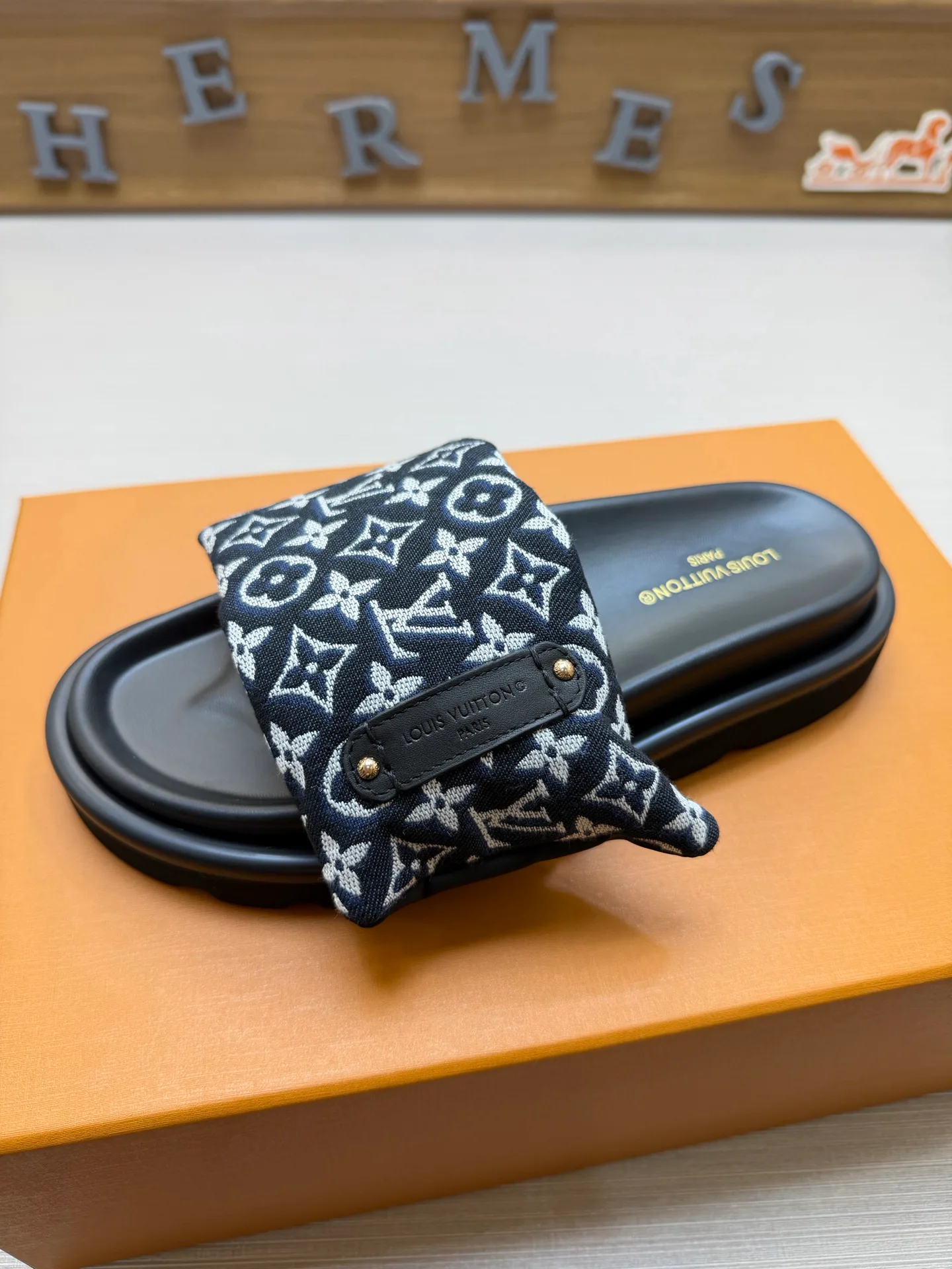 Шлепанцы Женские Louis Vuitton 18011826