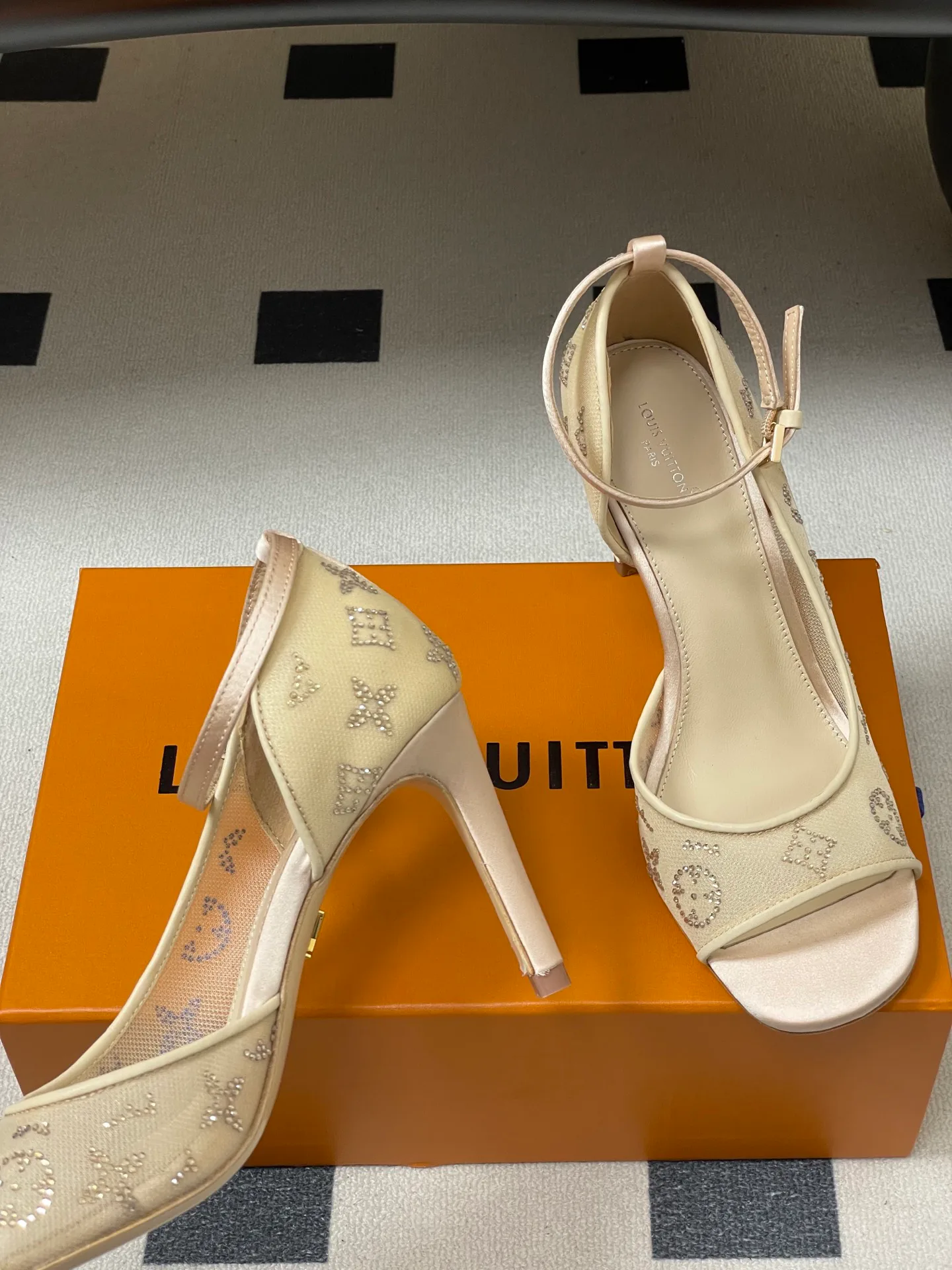 Босоножки Женские Louis Vuitton 11628682