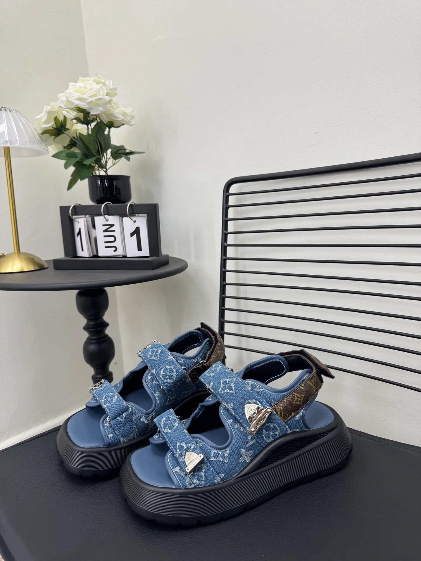 Сандалии Женские Louis Vuitton 11055250