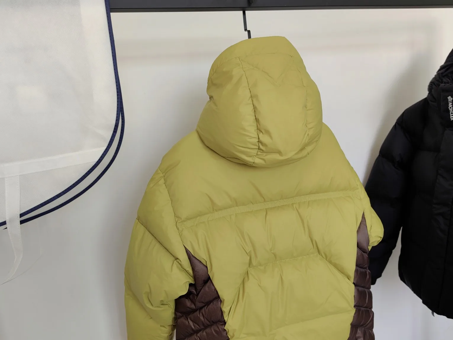 Куртки И Пуховики Женские Moncler 2496
