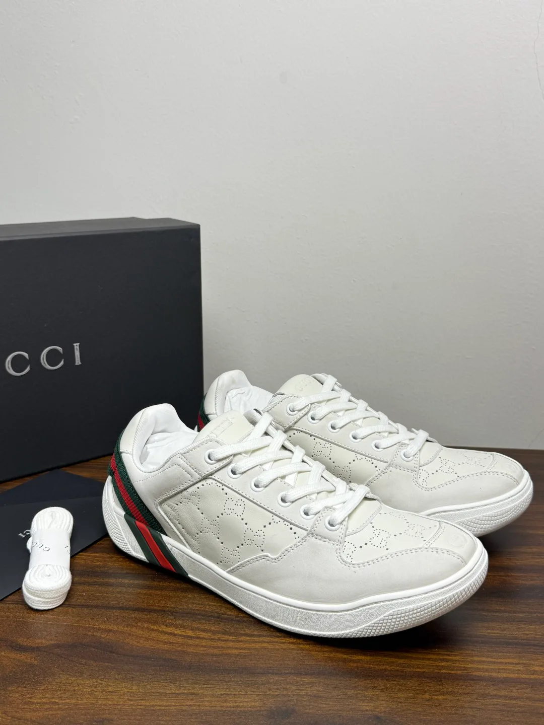Кроссовки Женские Gucci 18943071