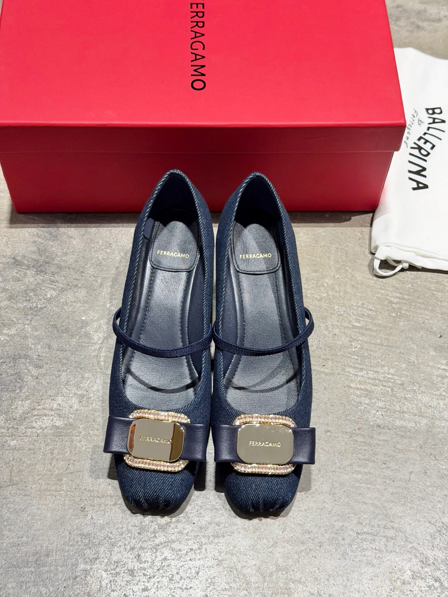 Туфли Женские Salvatore Ferragamo 17642552