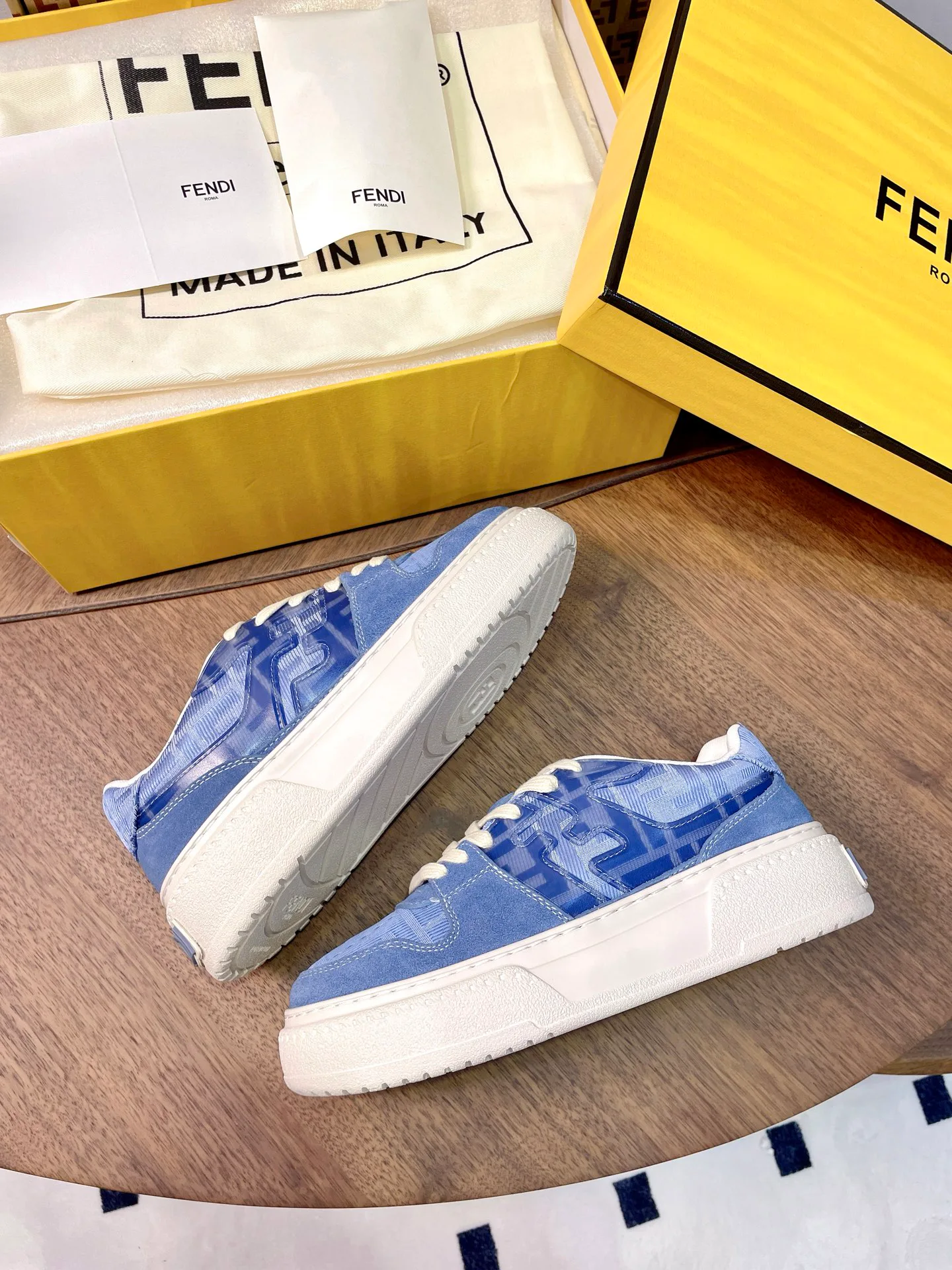 Кроссовки Женские Fendi 17957342
