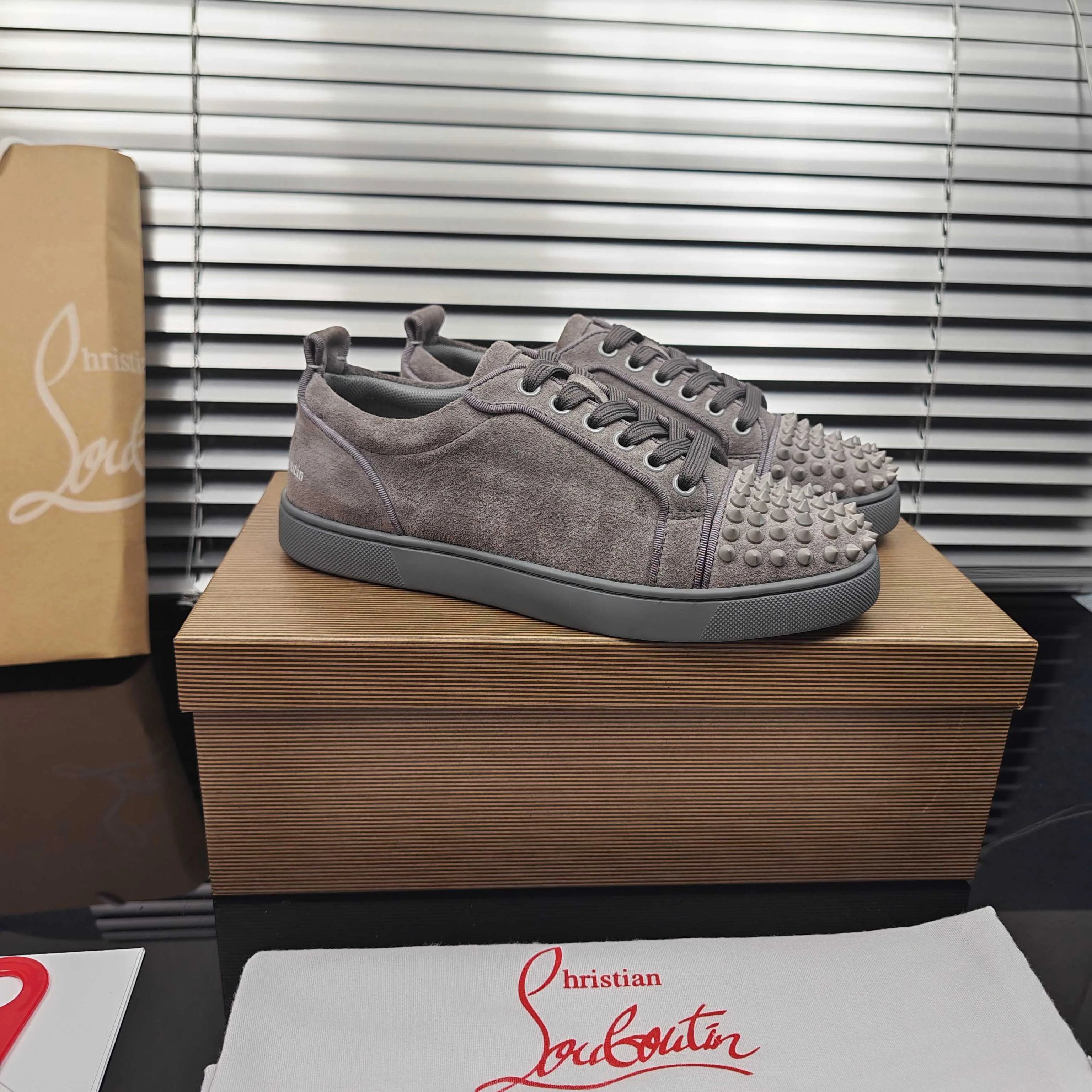 Кроссовки Женские Christian Louboutin 18039696