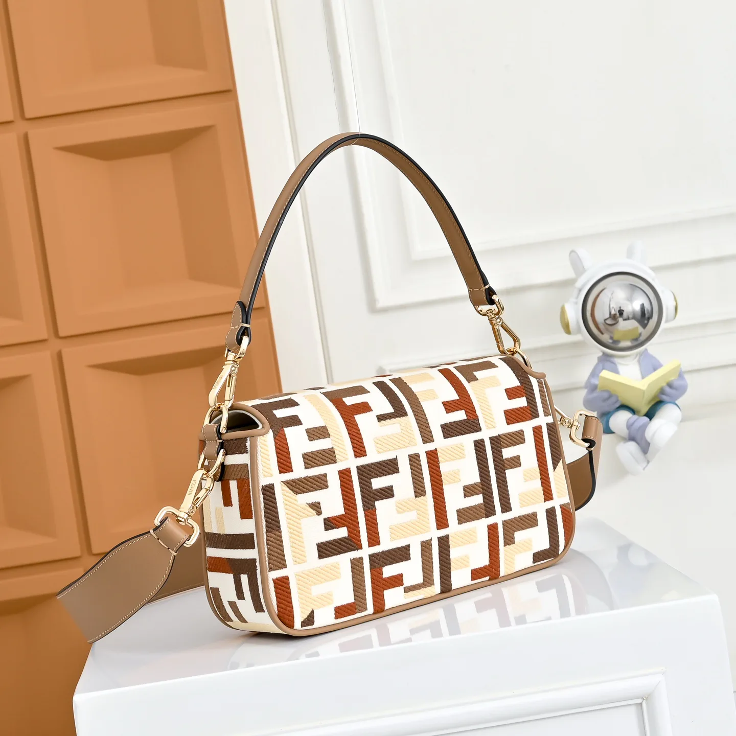 Классические Сумки Женские Fendi 18004258