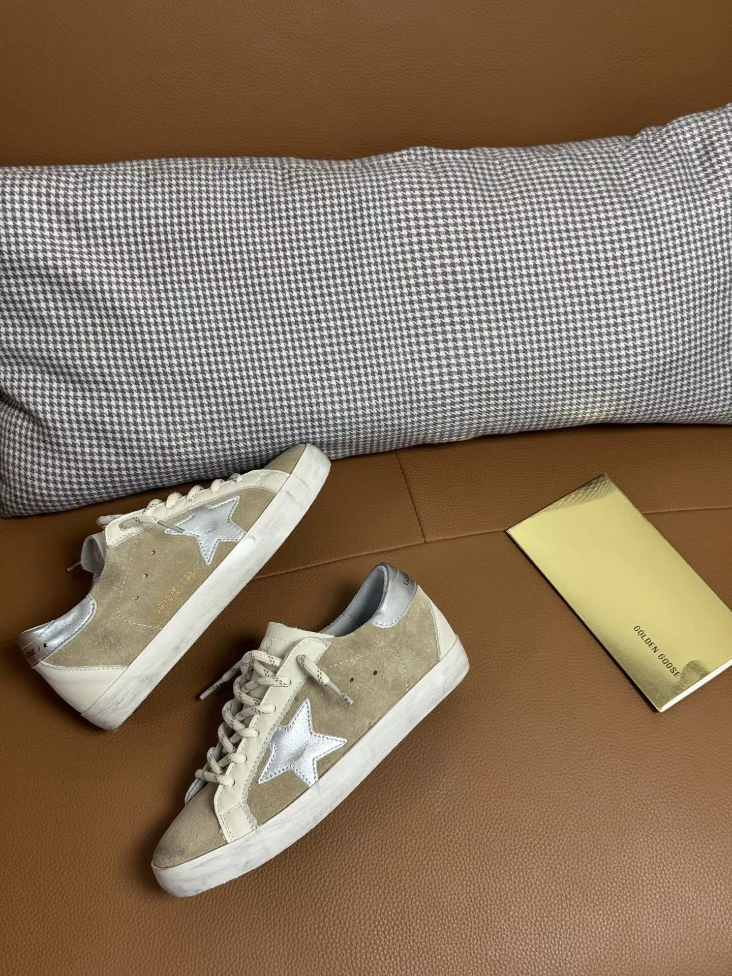 Кроссовки Женские Golden Goose 18265607