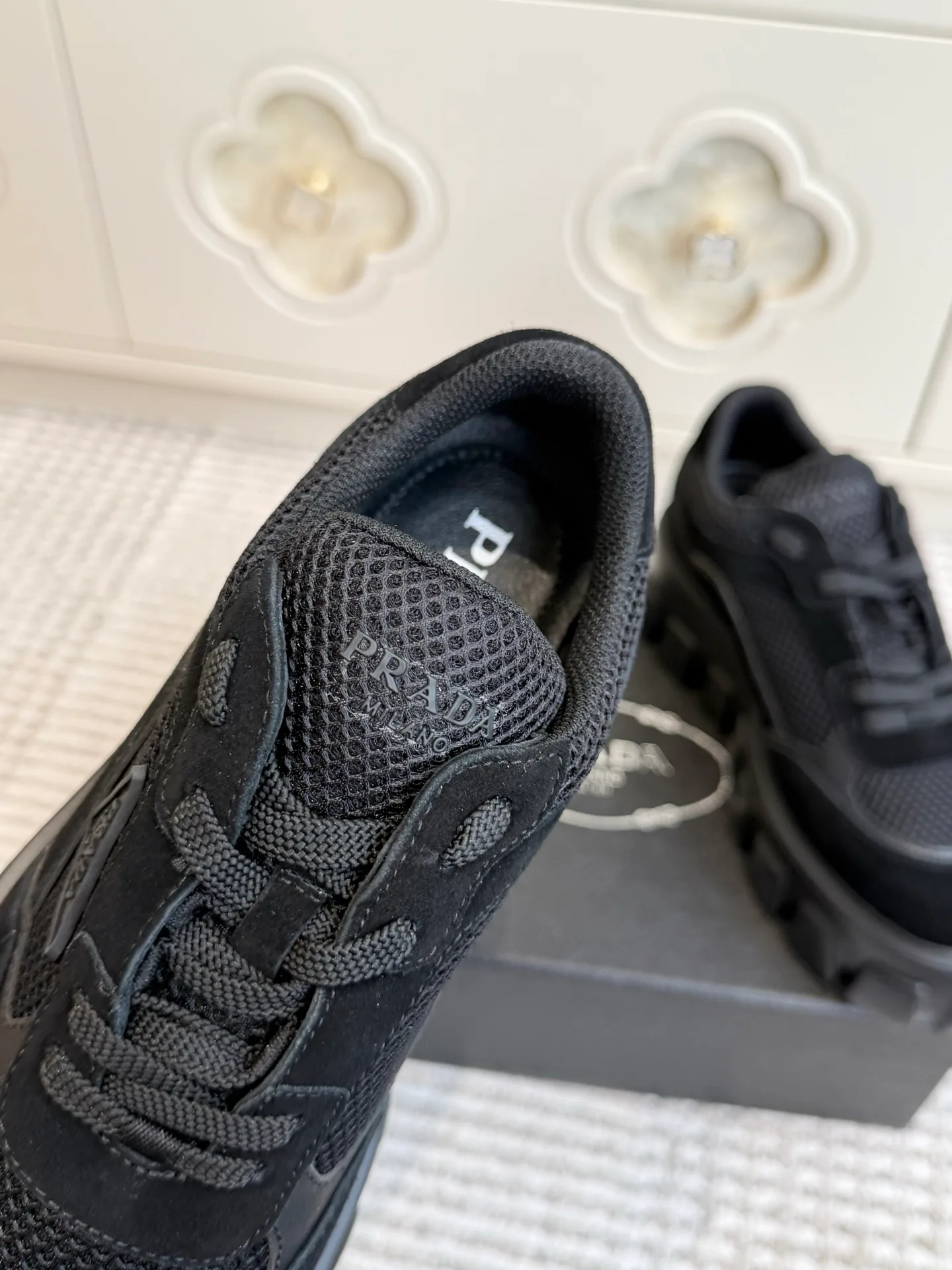 Кроссовки Женские Prada 18261279