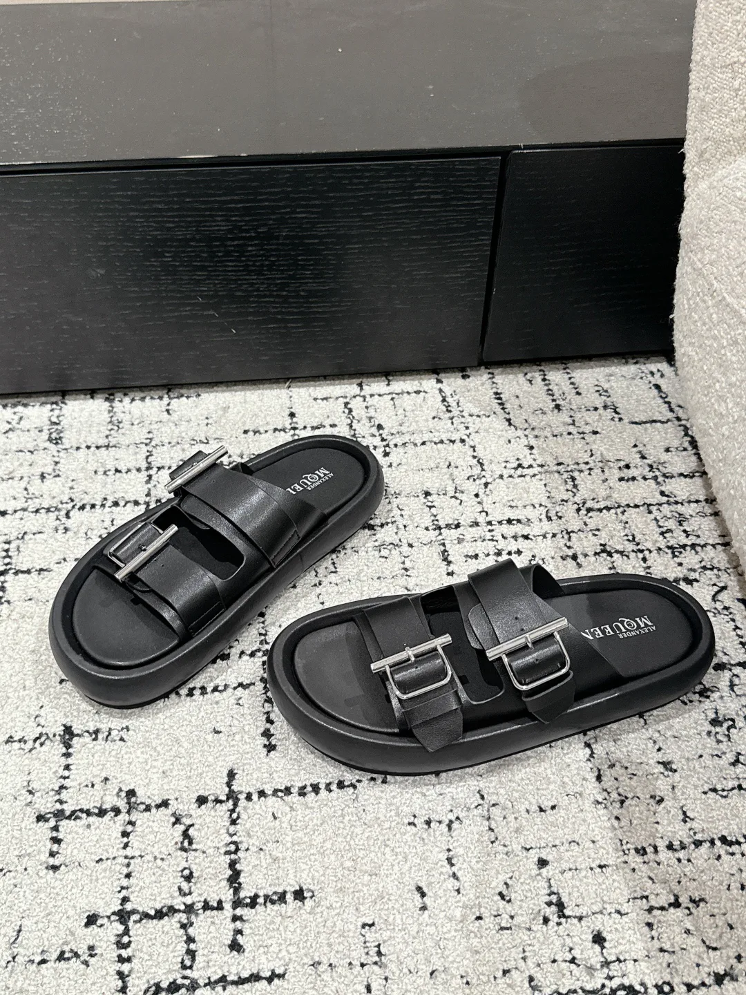 Шлепанцы Женские Alexander Mcqueen 34041