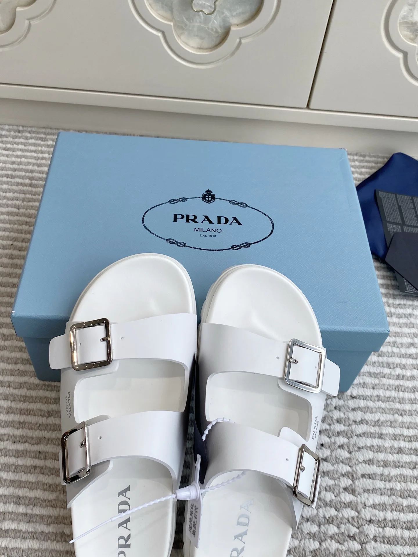 Сандалии Женские Prada 13268617