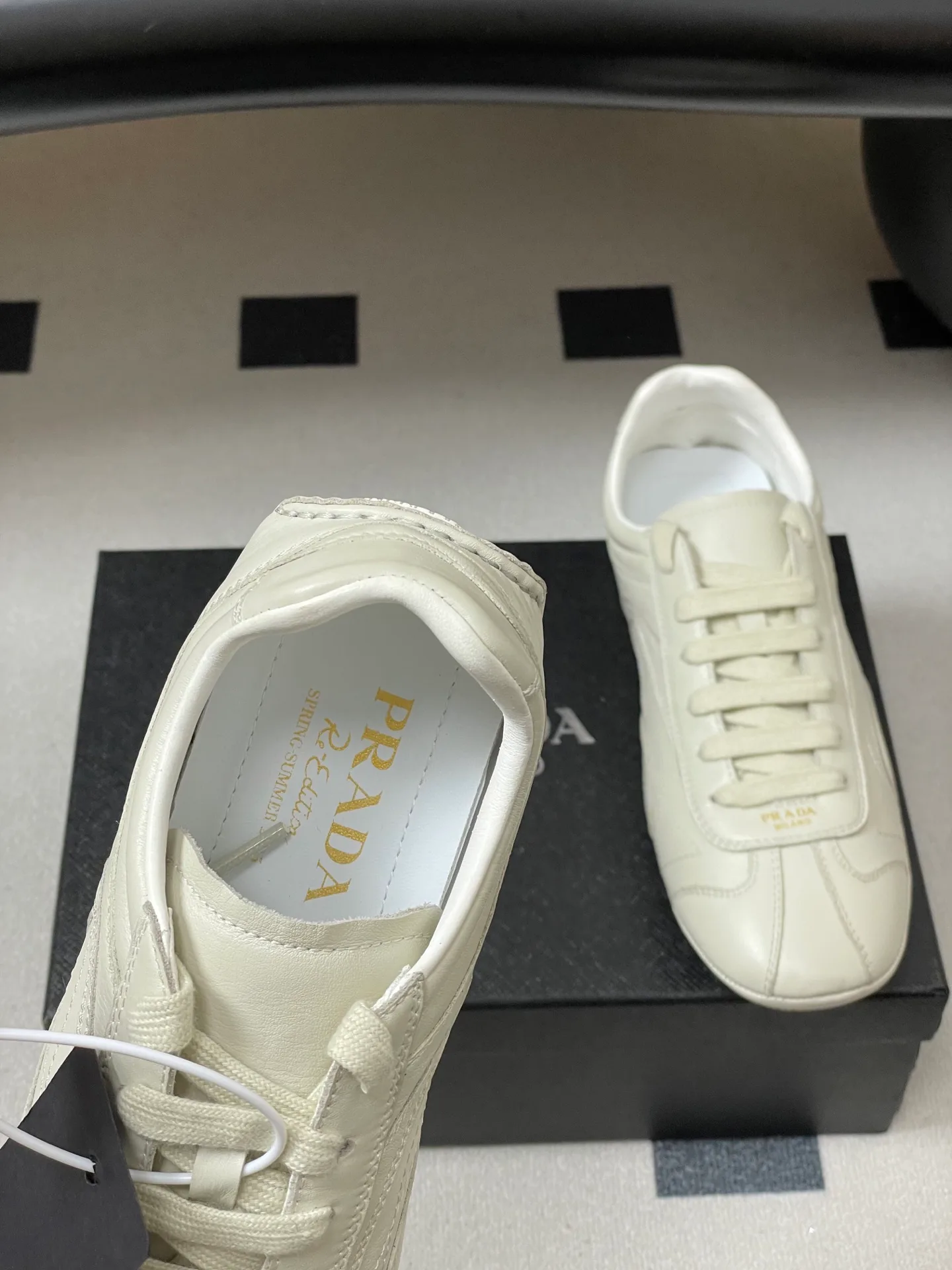 Кроссовки Женские Prada 12810928