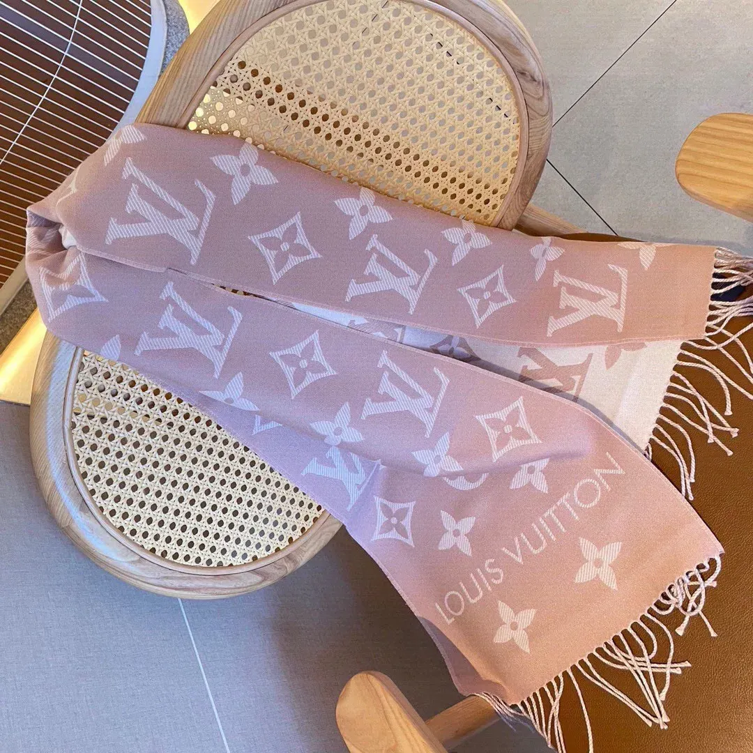 Шарфы Louis Vuitton 824083