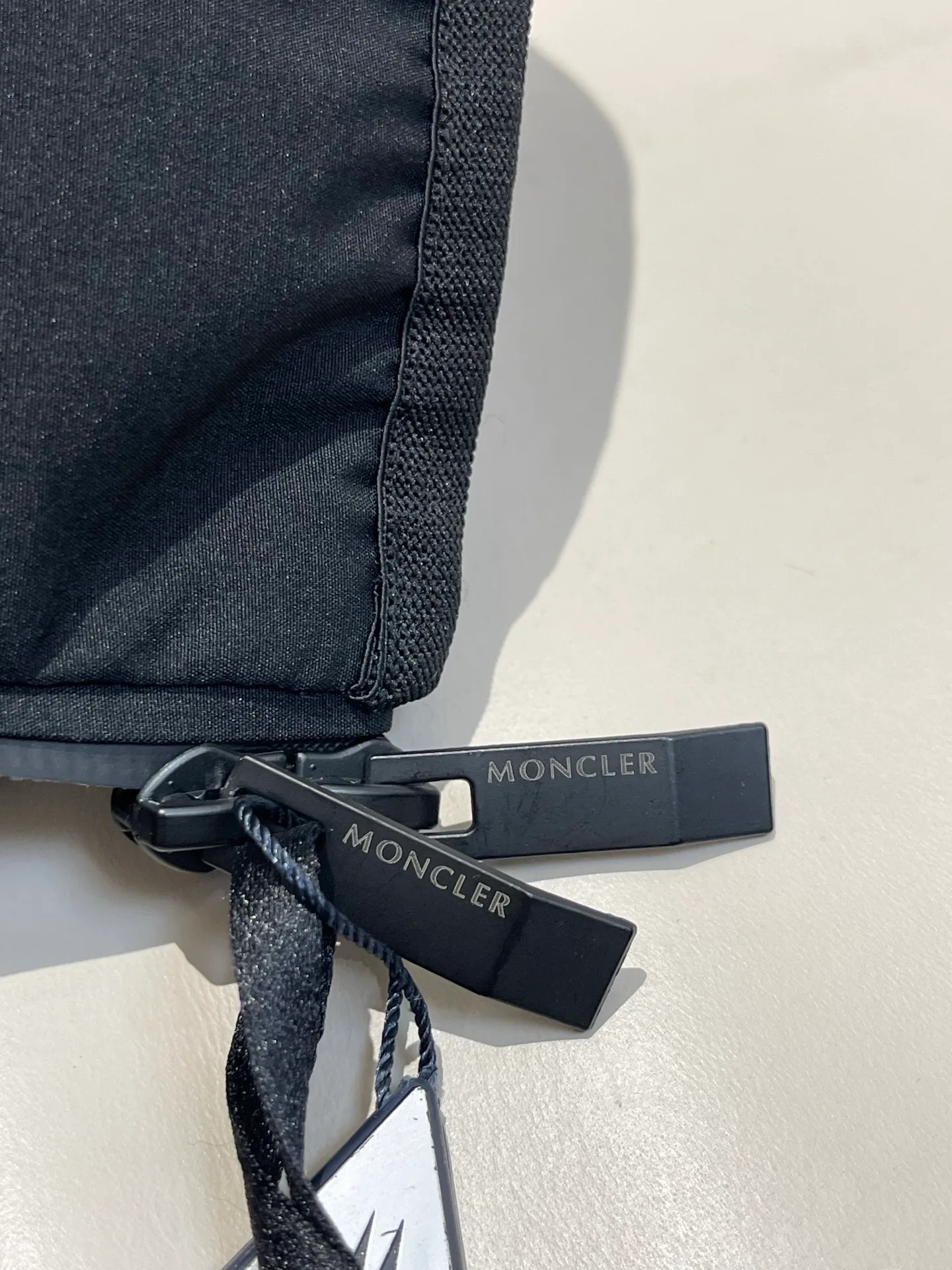 Куртки И Пуховики Мужские Moncler 12730040