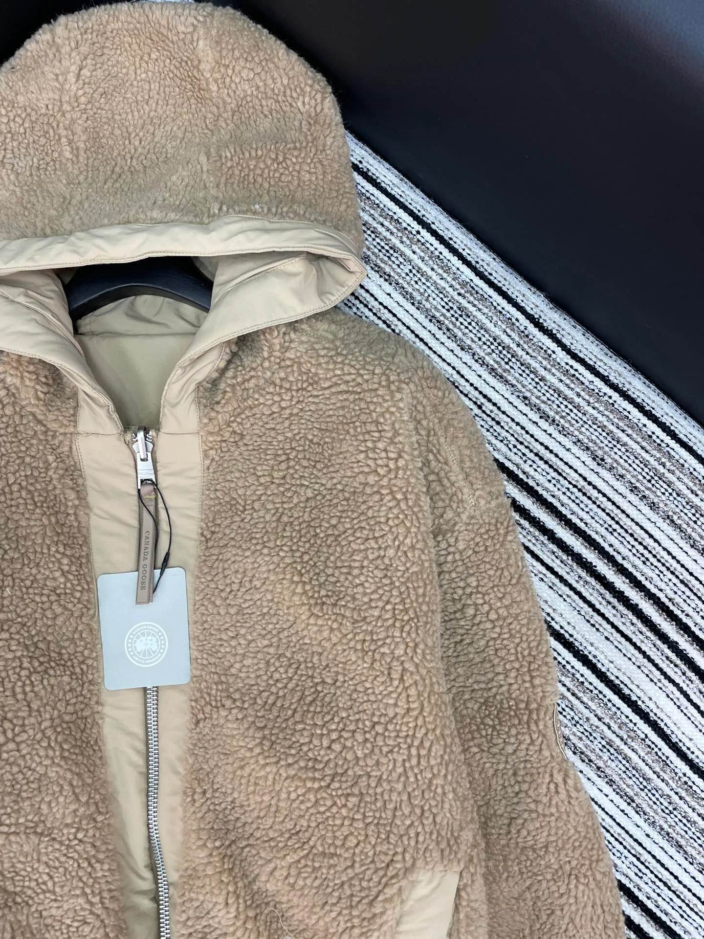 Куртки И Пуховики Женские Canada Goose 303646