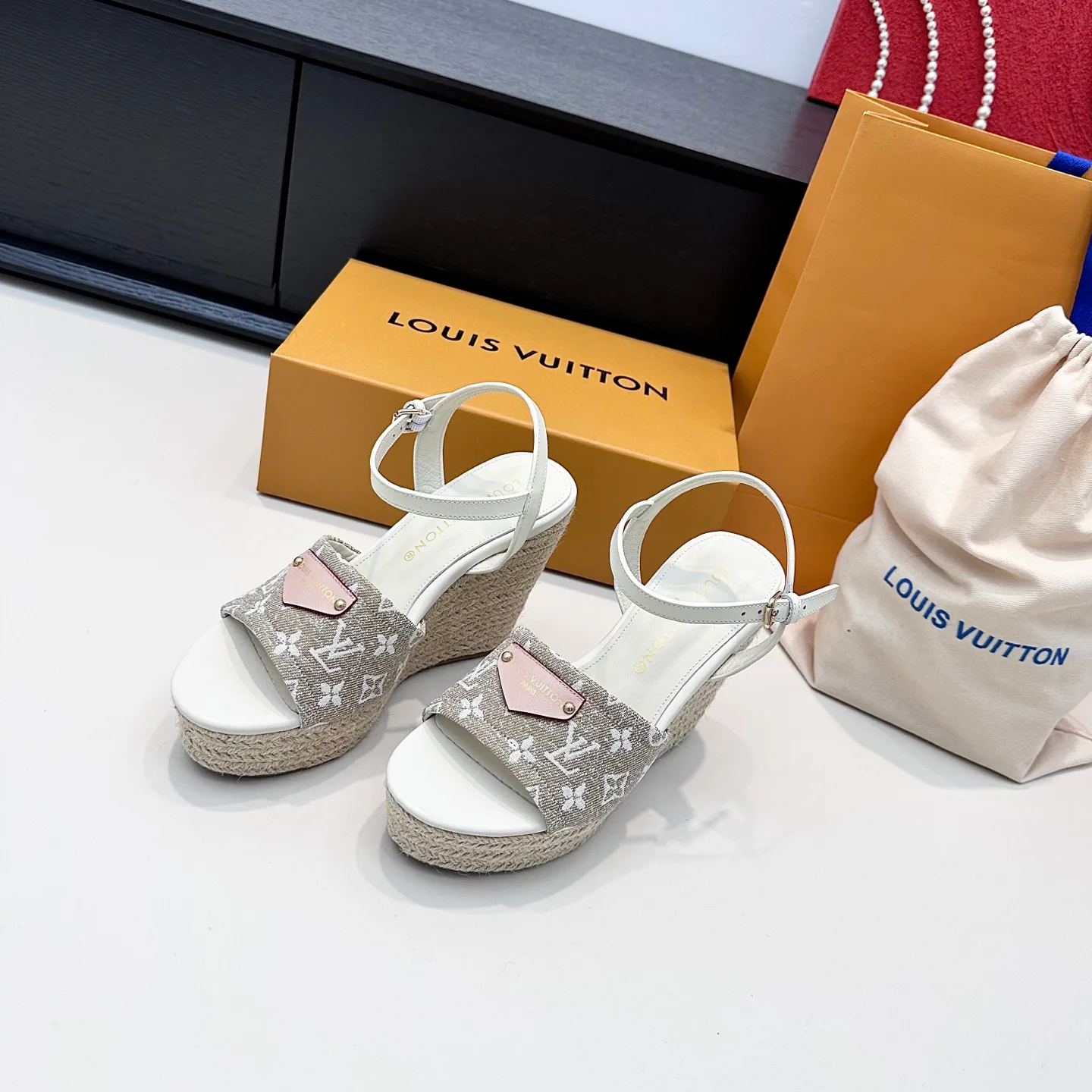 Босоножки Женские Louis Vuitton 11566072