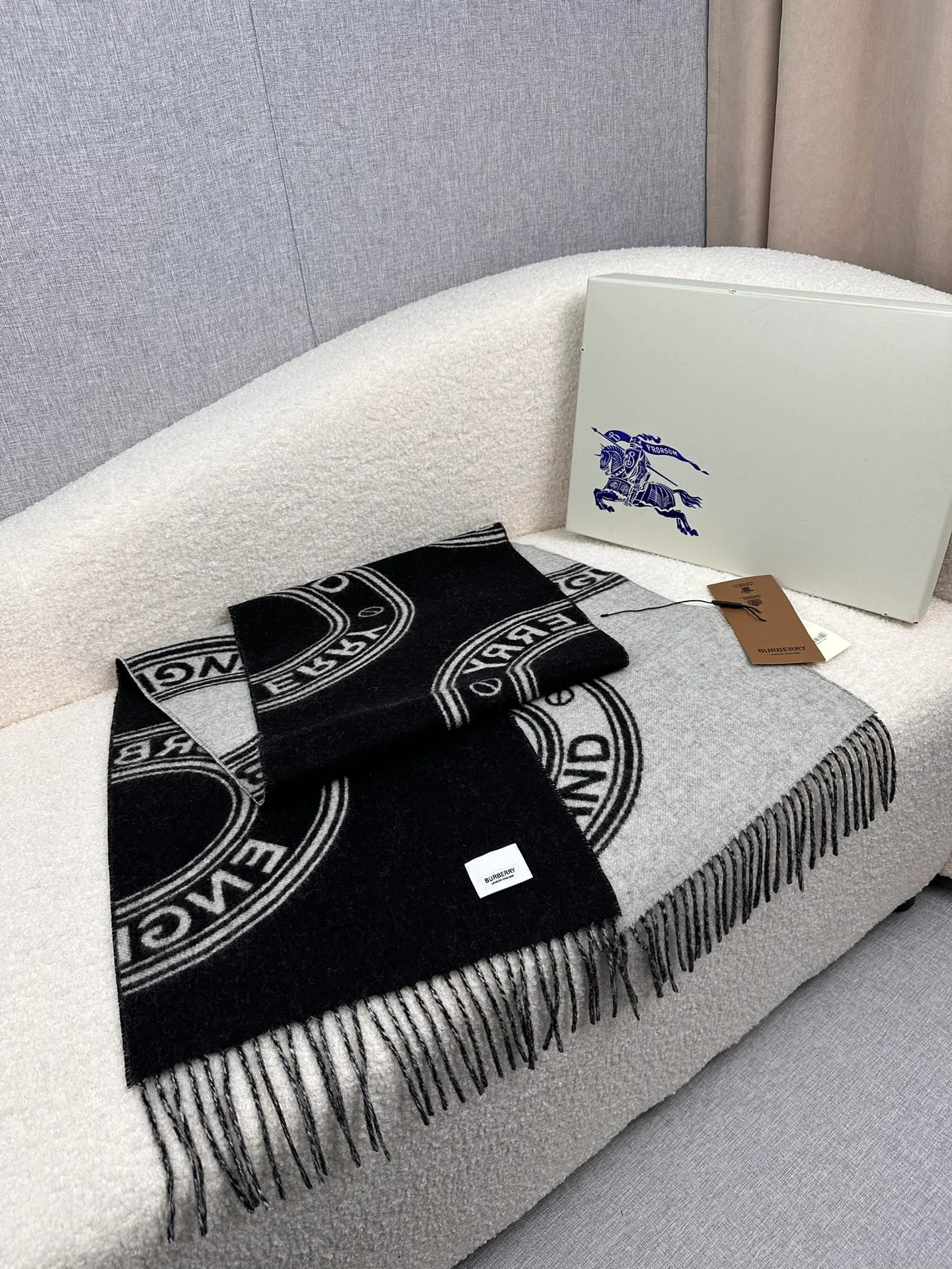Шарфы Burberry 920471