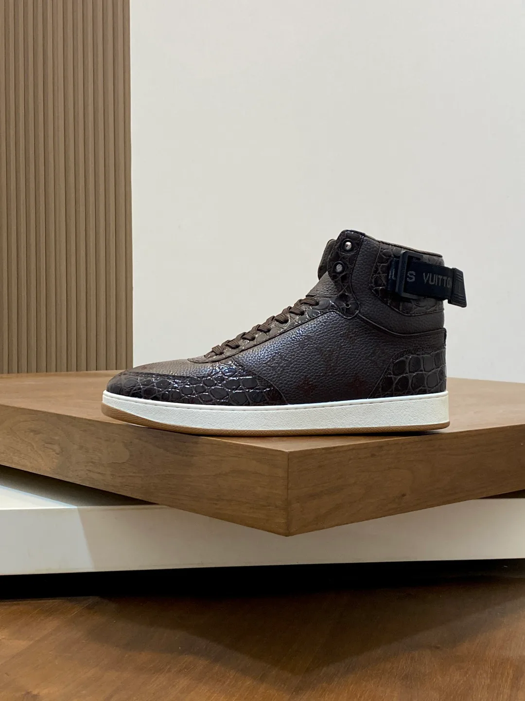 Кроссовки Мужские Louis Vuitton 18265102