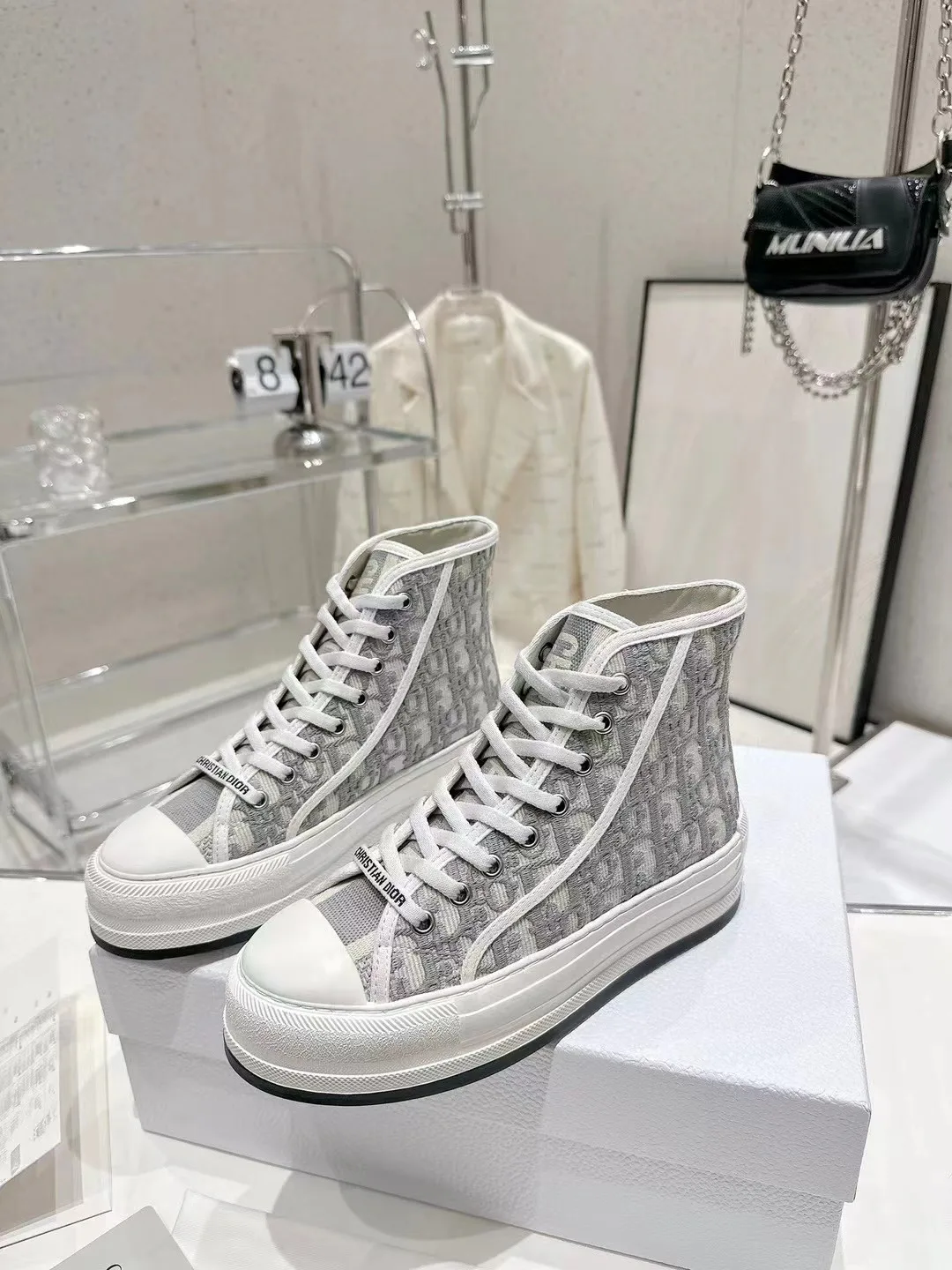 Кроссовки Женские Christian Dior 18311532