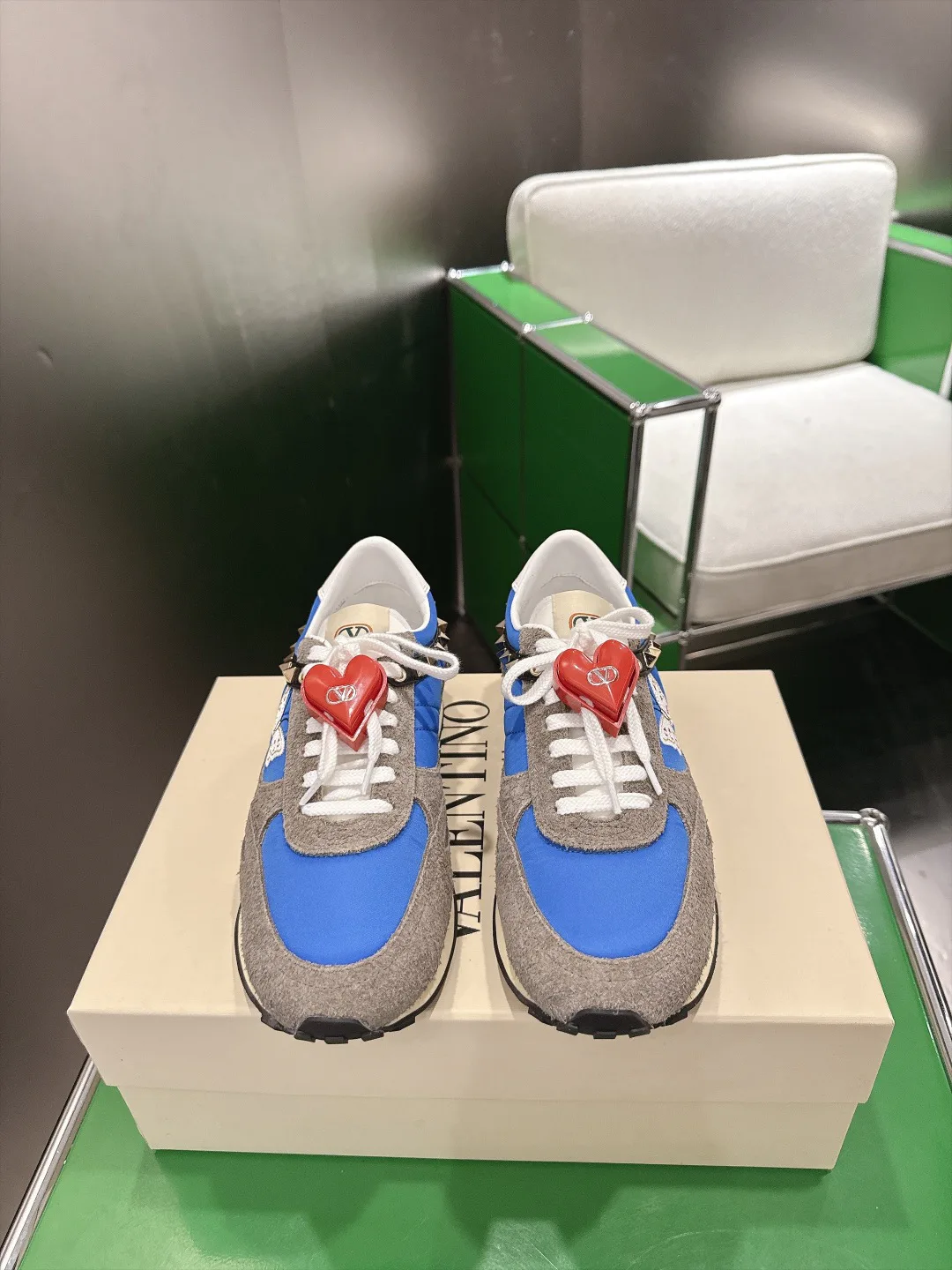 Кроссовки Женские Valentino 18361079