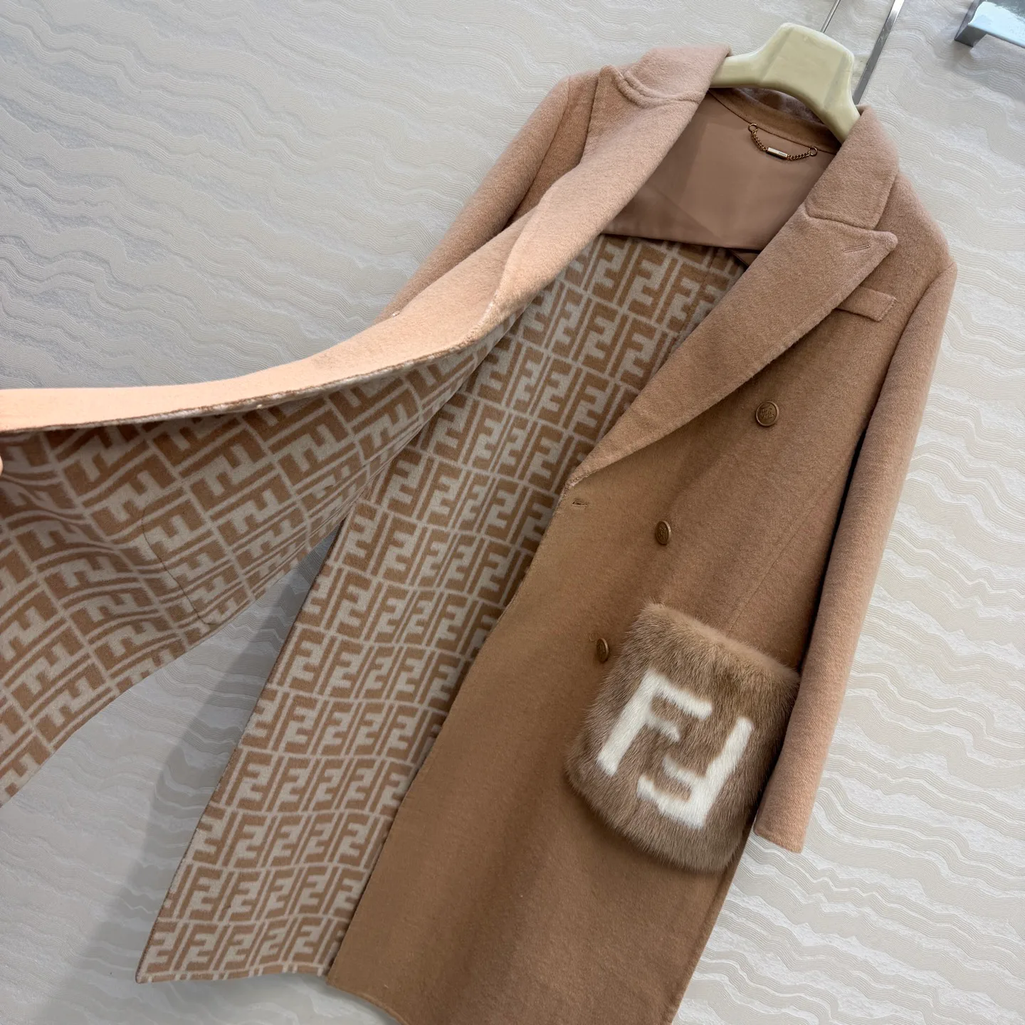 Пальто Женские Fendi 18200678