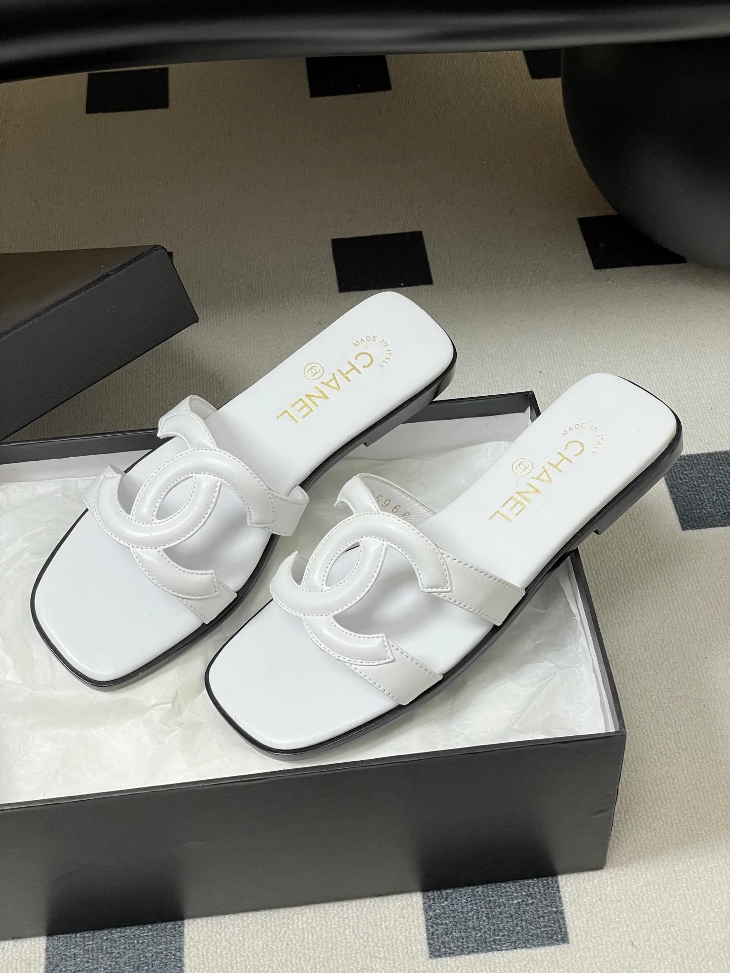 Шлепанцы Женские Chanel 11669278