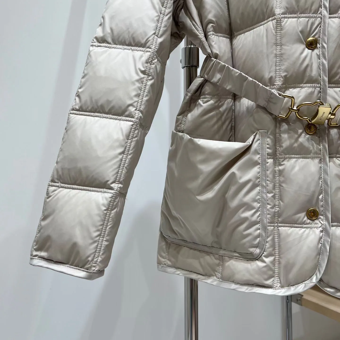 Куртки И Пуховики Женские Moncler 17926937