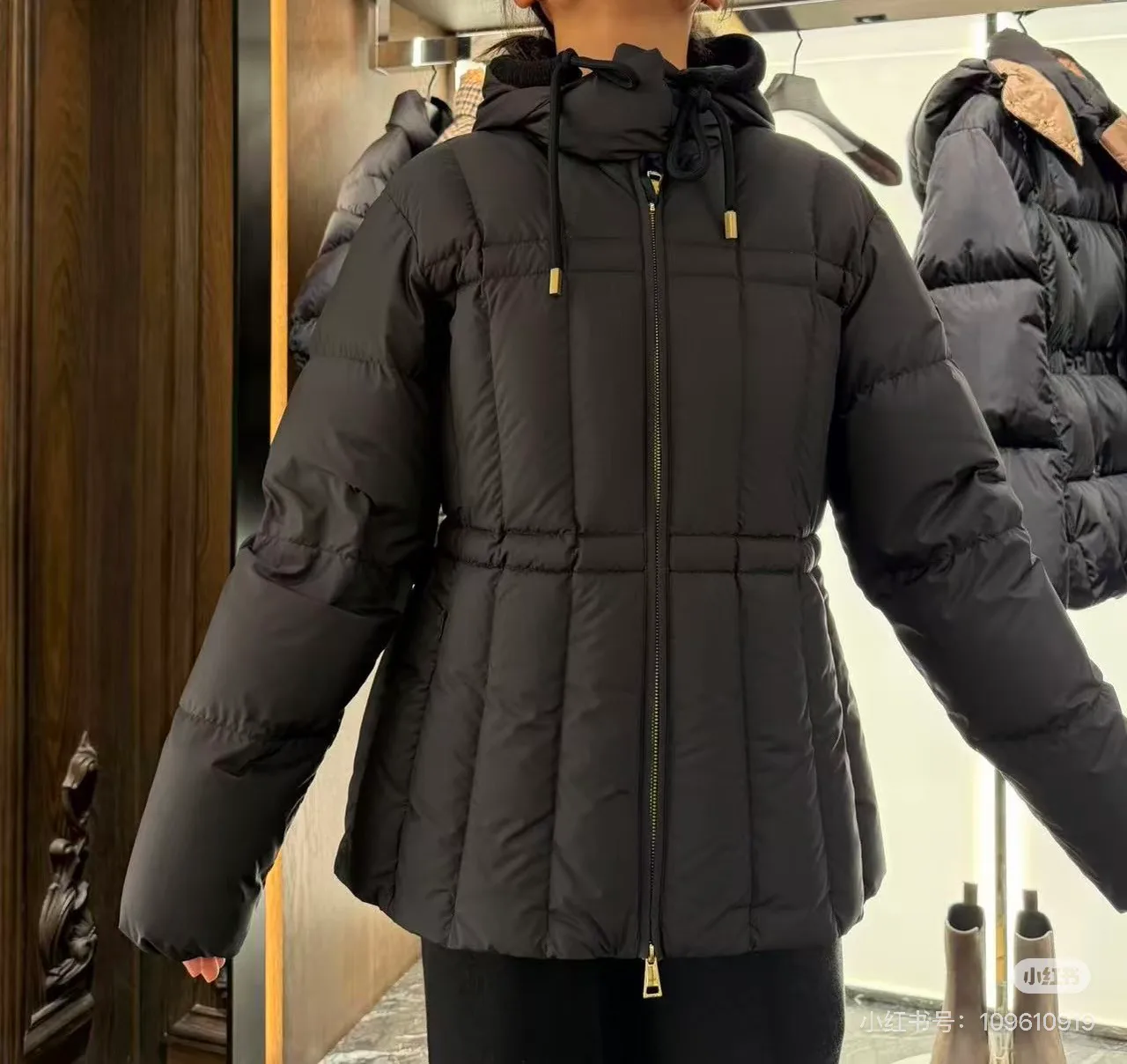 Куртки И Пуховики Женские Moncler 19960004