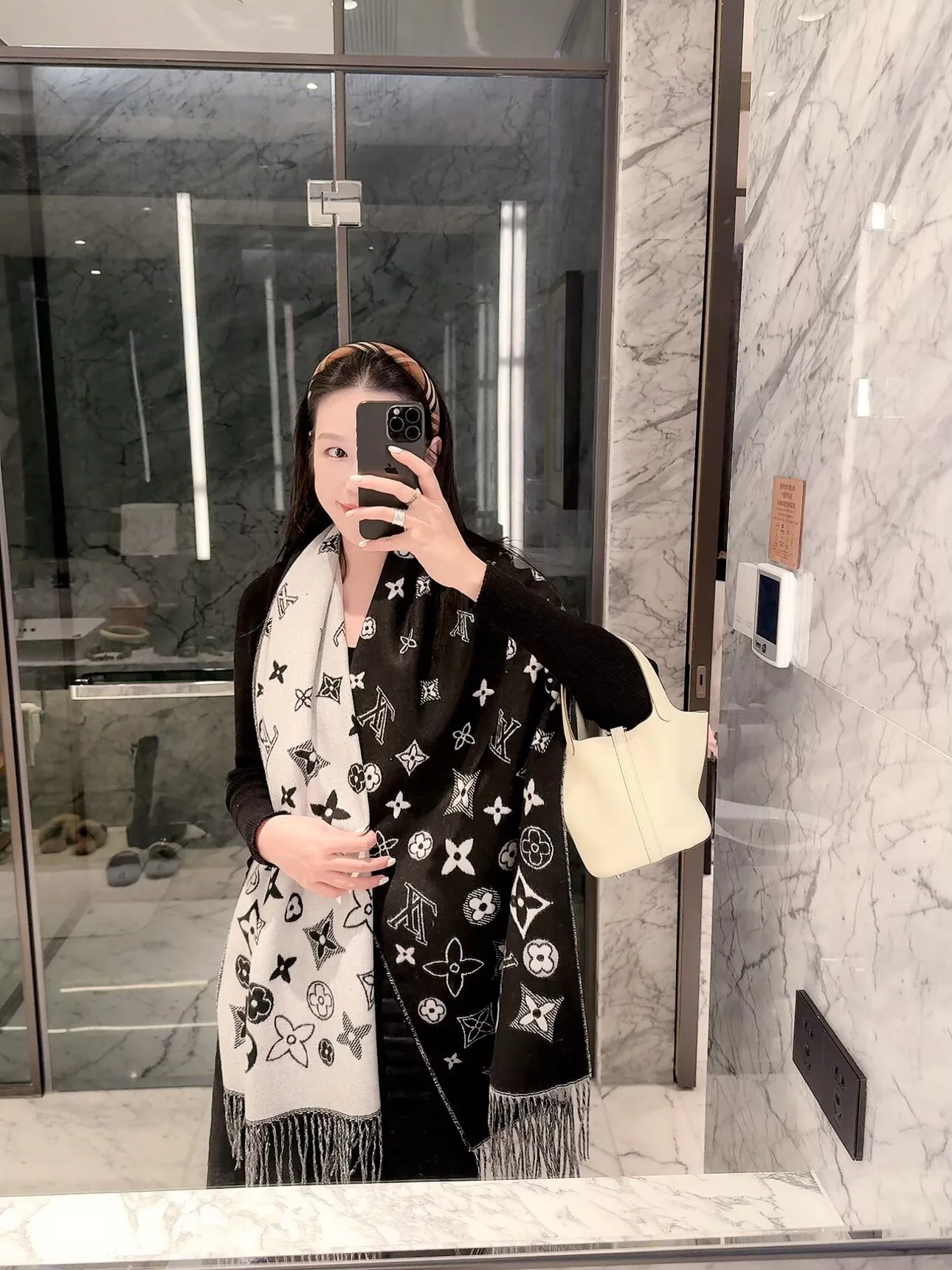 Шарфы Louis Vuitton 18377551