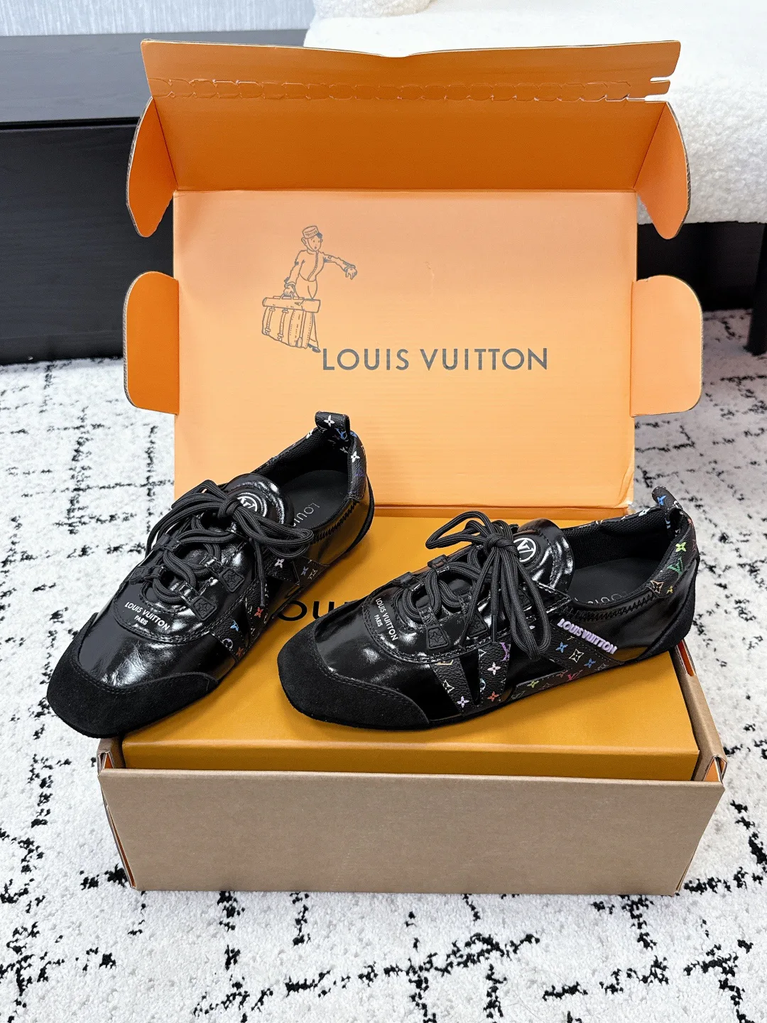 Кроссовки Женские Louis Vuitton 18409685