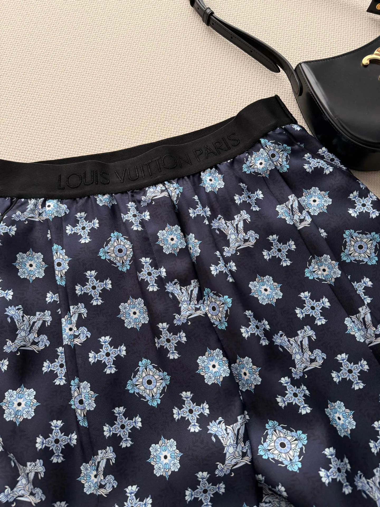 Брюки Женские Louis Vuitton 11880130