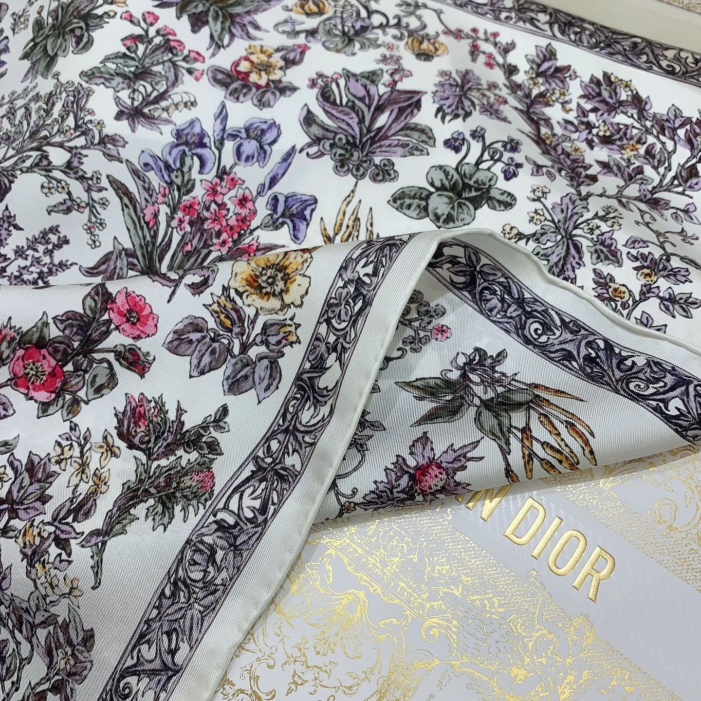 Платки Christian Dior 17987083