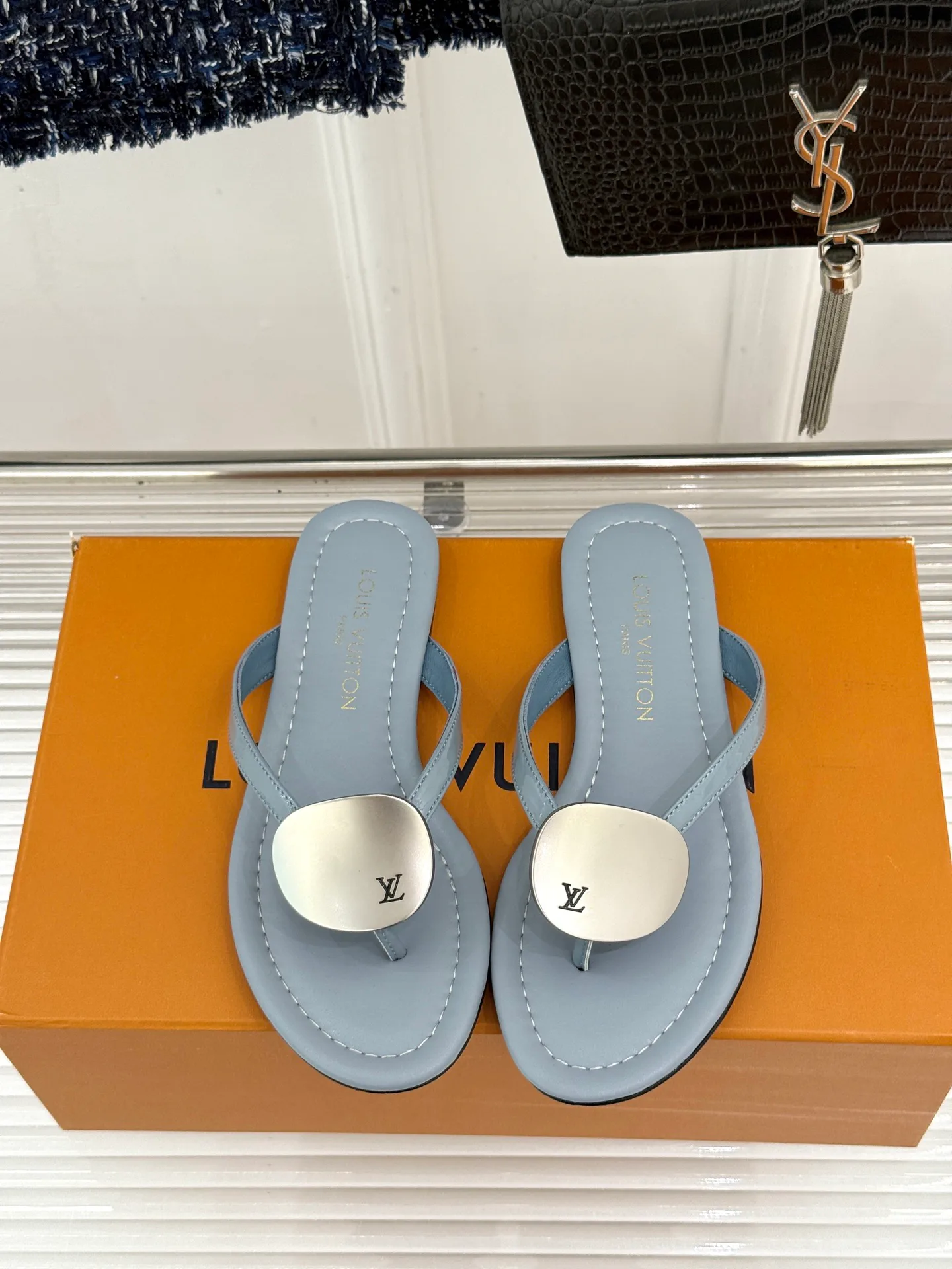 Шлепанцы Женские Louis Vuitton 17596992