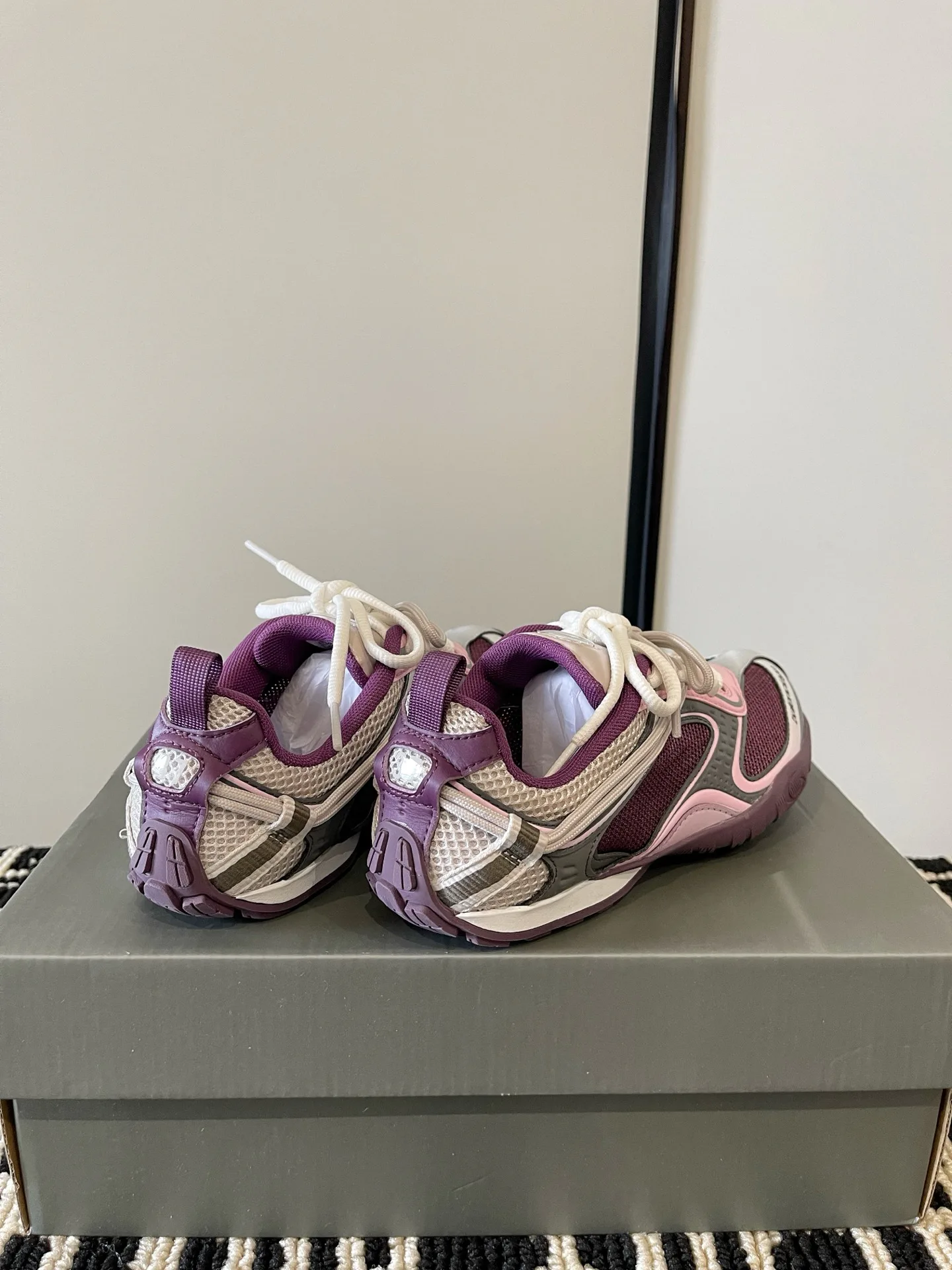 Кроссовки Женские Balenciaga 18386317