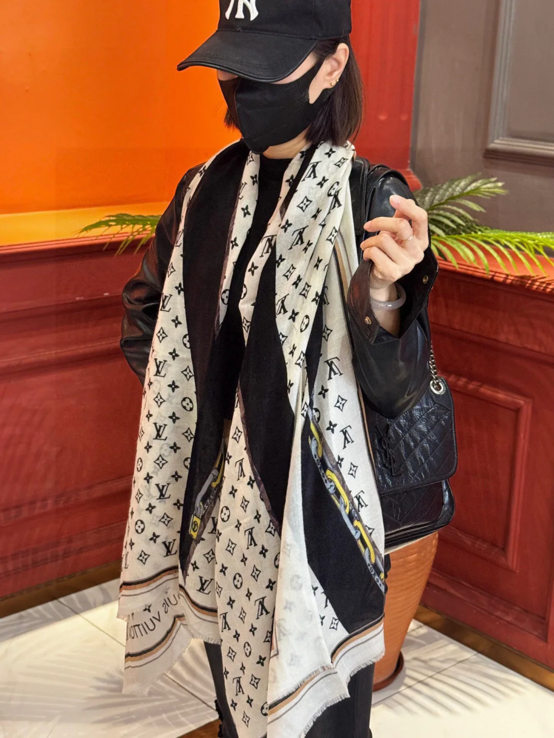 Шарфы Louis Vuitton 1036387