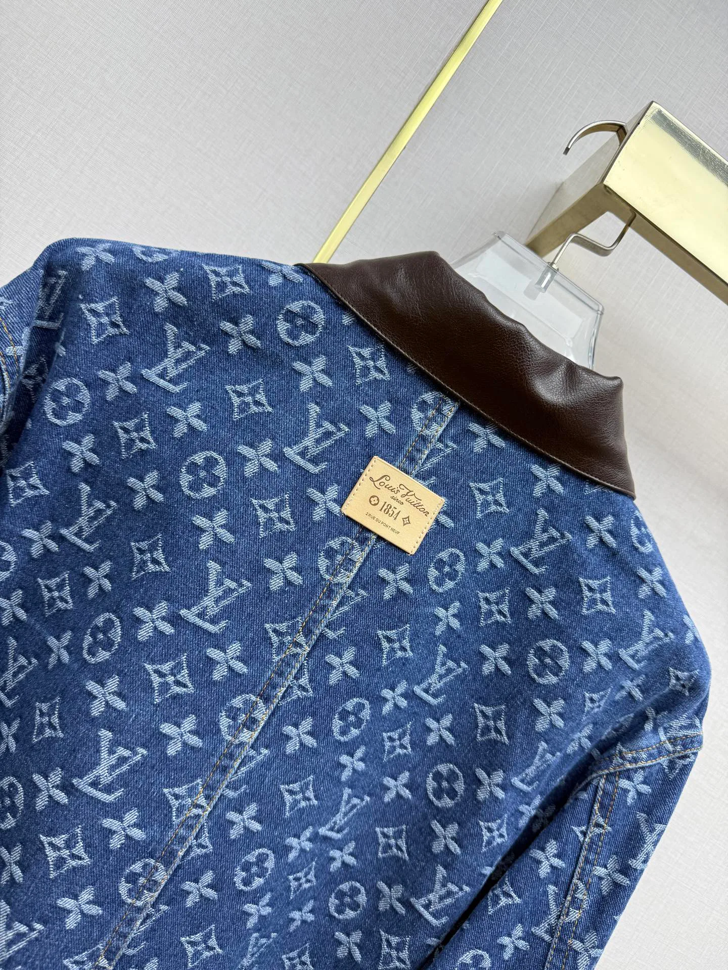 Куртки И Пуховики Женские Louis Vuitton 18451126