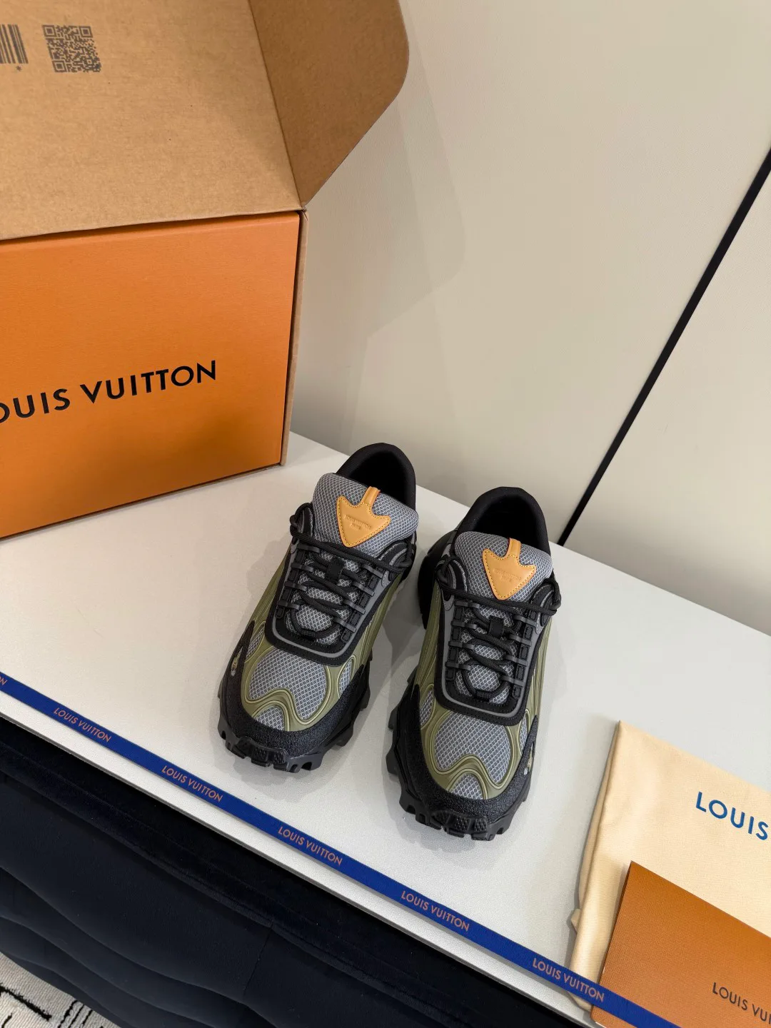 Кроссовки Мужские Louis Vuitton 11497558