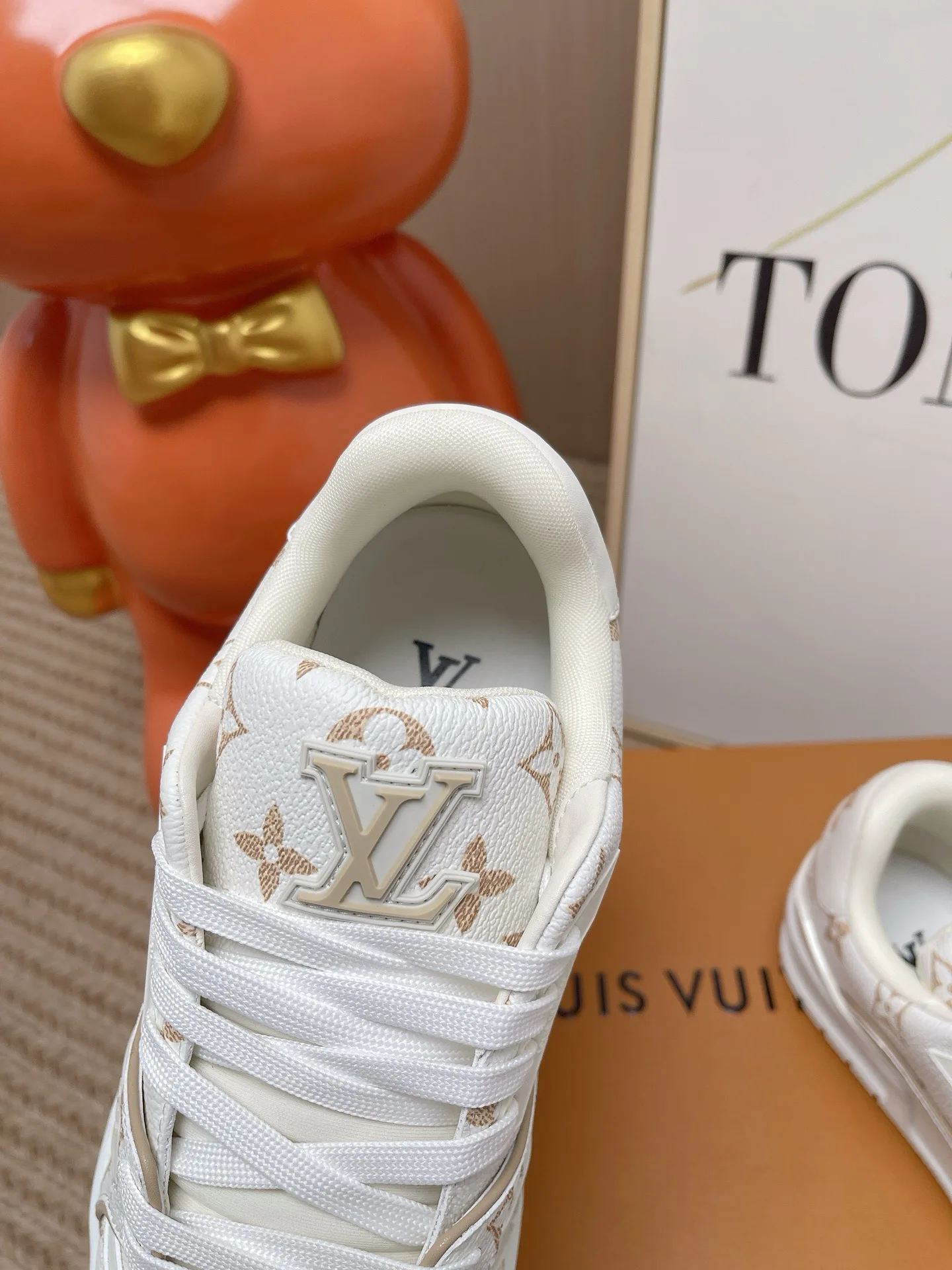 Кроссовки Женские Louis Vuitton 18810898