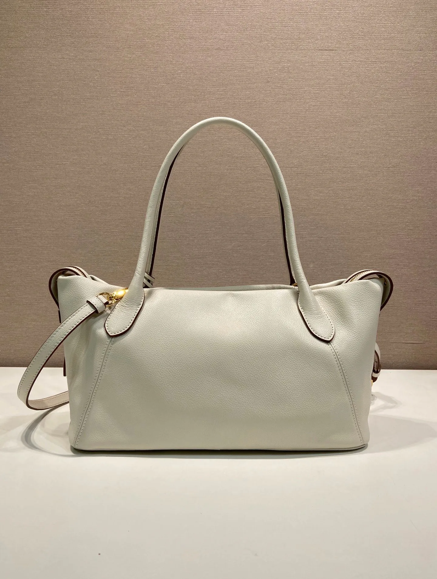 Классические Сумки Женские Prada 16970635