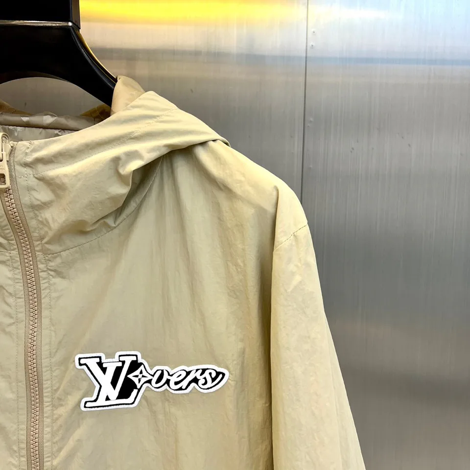 Куртки И Пуховики Женские Louis Vuitton 18416821